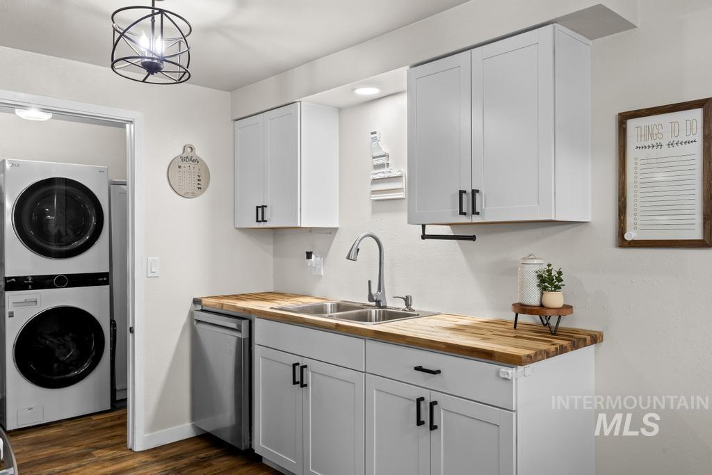 210 E Morris Ct, Kuna, Idaho 83634, 3 Bedrooms, 1 Bathroom, Residential For Sale, Price $344,900,MLS 98976904