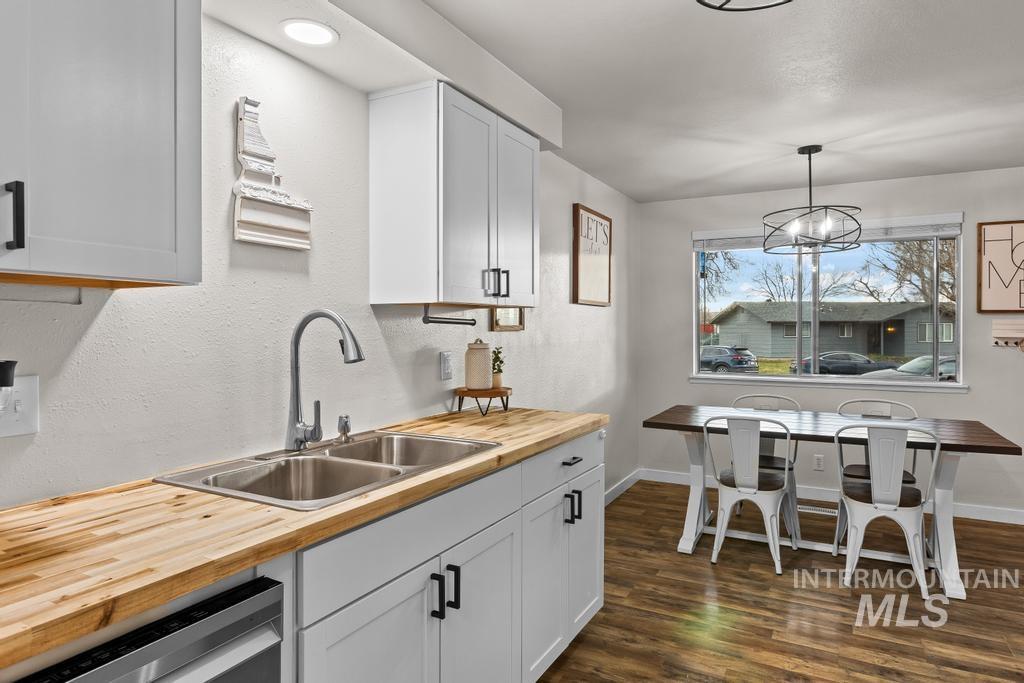 210 E Morris Ct, Kuna, Idaho 83634, 3 Bedrooms, 1 Bathroom, Residential For Sale, Price $344,900,MLS 98976904