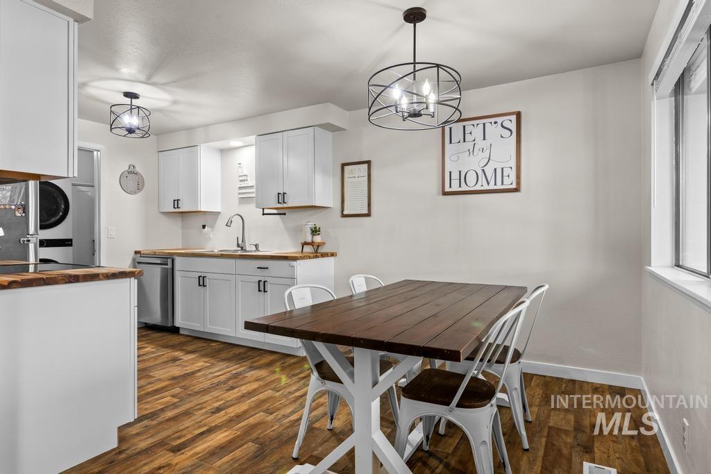 210 E Morris Ct, Kuna, Idaho 83634, 3 Bedrooms, 1 Bathroom, Residential For Sale, Price $344,900,MLS 98976904