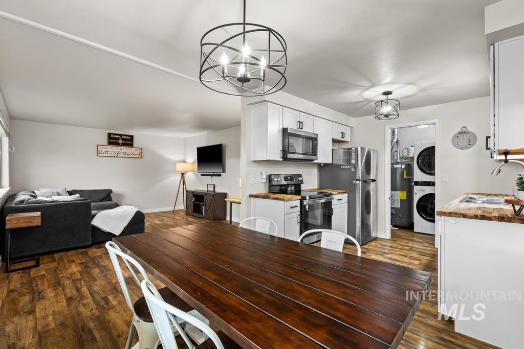 210 E Morris Ct, Kuna, Idaho 83634, 3 Bedrooms, 1 Bathroom, Residential For Sale, Price $344,900,MLS 98976904