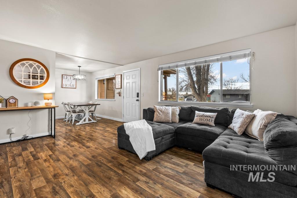 210 E Morris Ct, Kuna, Idaho 83634, 3 Bedrooms, 1 Bathroom, Residential For Sale, Price $344,900,MLS 98976904