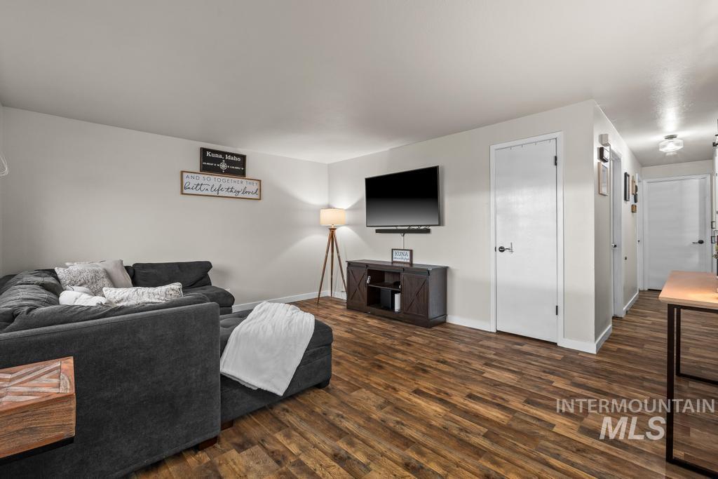 210 E Morris Ct, Kuna, Idaho 83634, 3 Bedrooms, 1 Bathroom, Residential For Sale, Price $344,900,MLS 98976904