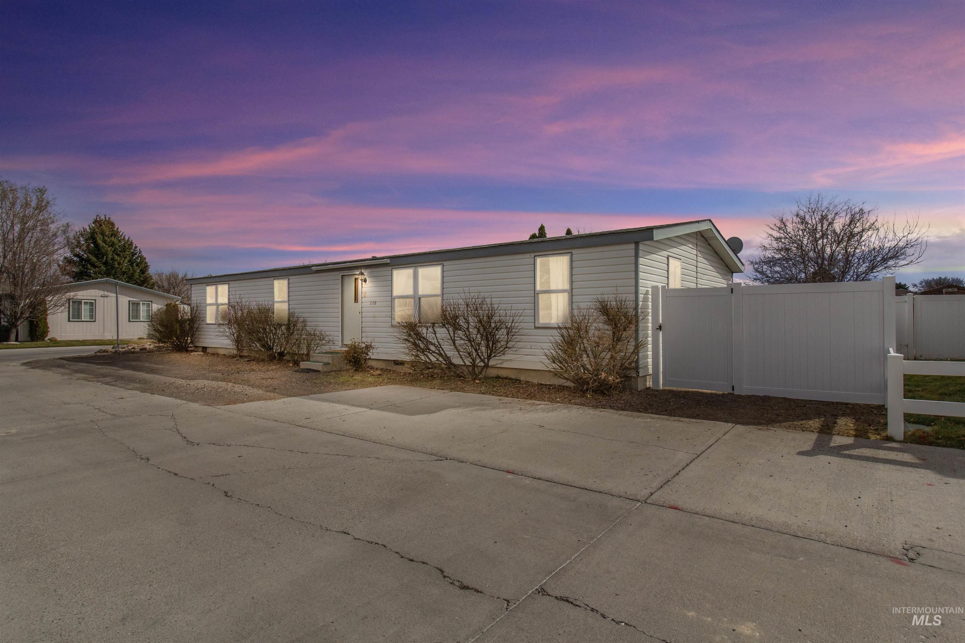 268 Villa Road, Twin Falls, Idaho 83301, 3 Bedrooms, 2 Bathrooms, Residential For Sale, Price $230,000,MLS 98976905