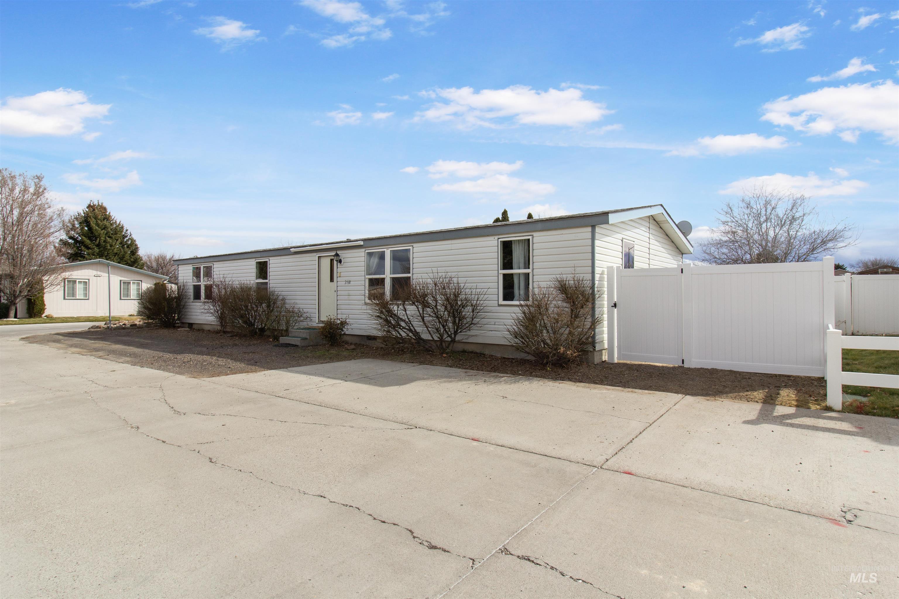 268 Villa Road, Twin Falls, Idaho 83301, 3 Bedrooms, 2 Bathrooms, Residential For Sale, Price $230,000,MLS 98976905