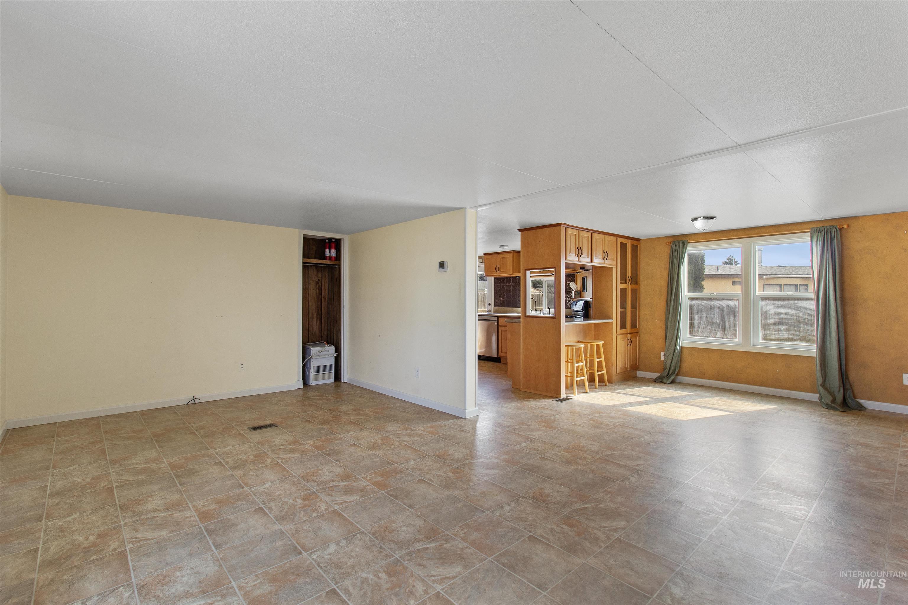 268 Villa Road, Twin Falls, Idaho 83301, 3 Bedrooms, 2 Bathrooms, Residential For Sale, Price $230,000,MLS 98976905