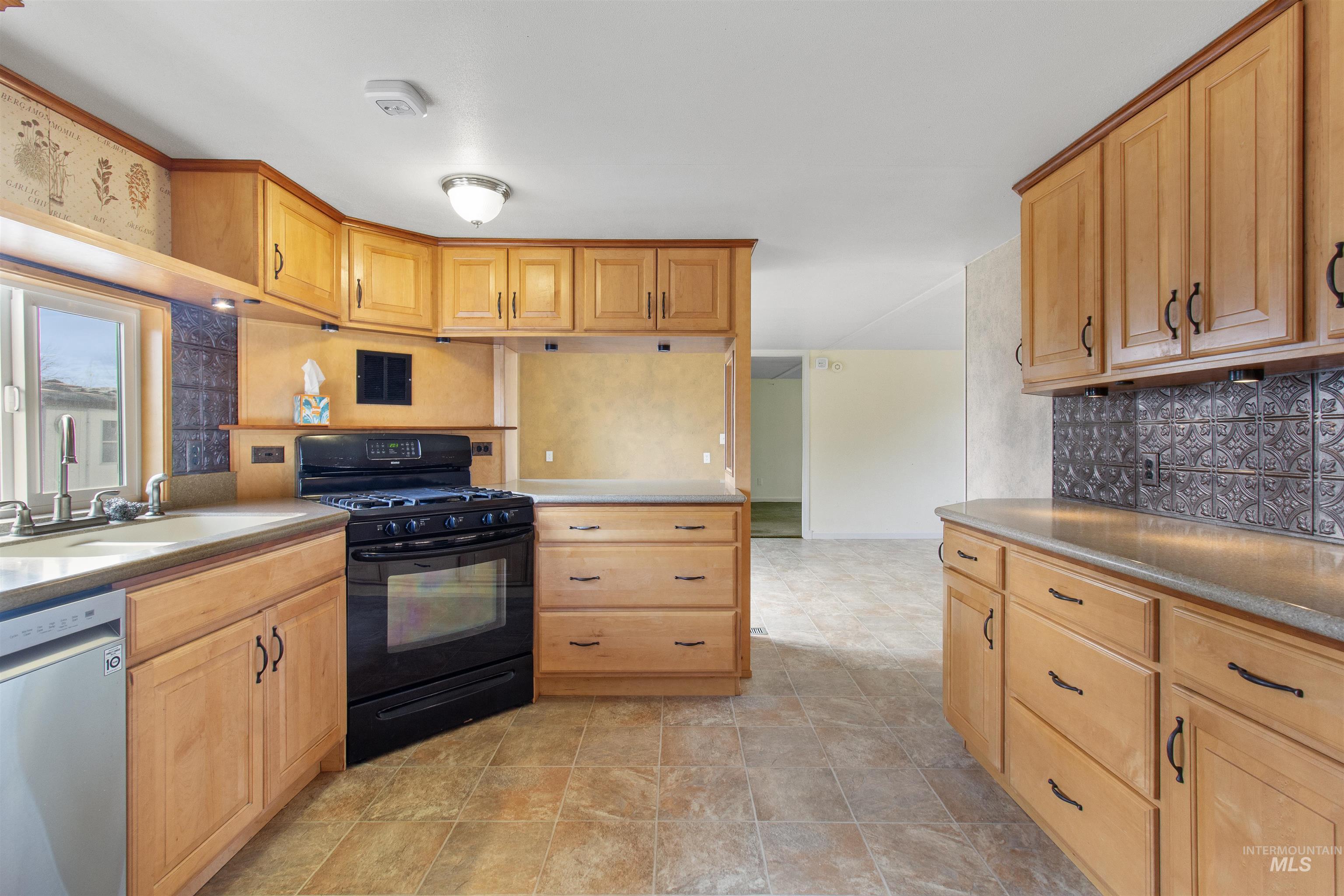 268 Villa Road, Twin Falls, Idaho 83301, 3 Bedrooms, 2 Bathrooms, Residential For Sale, Price $230,000,MLS 98976905