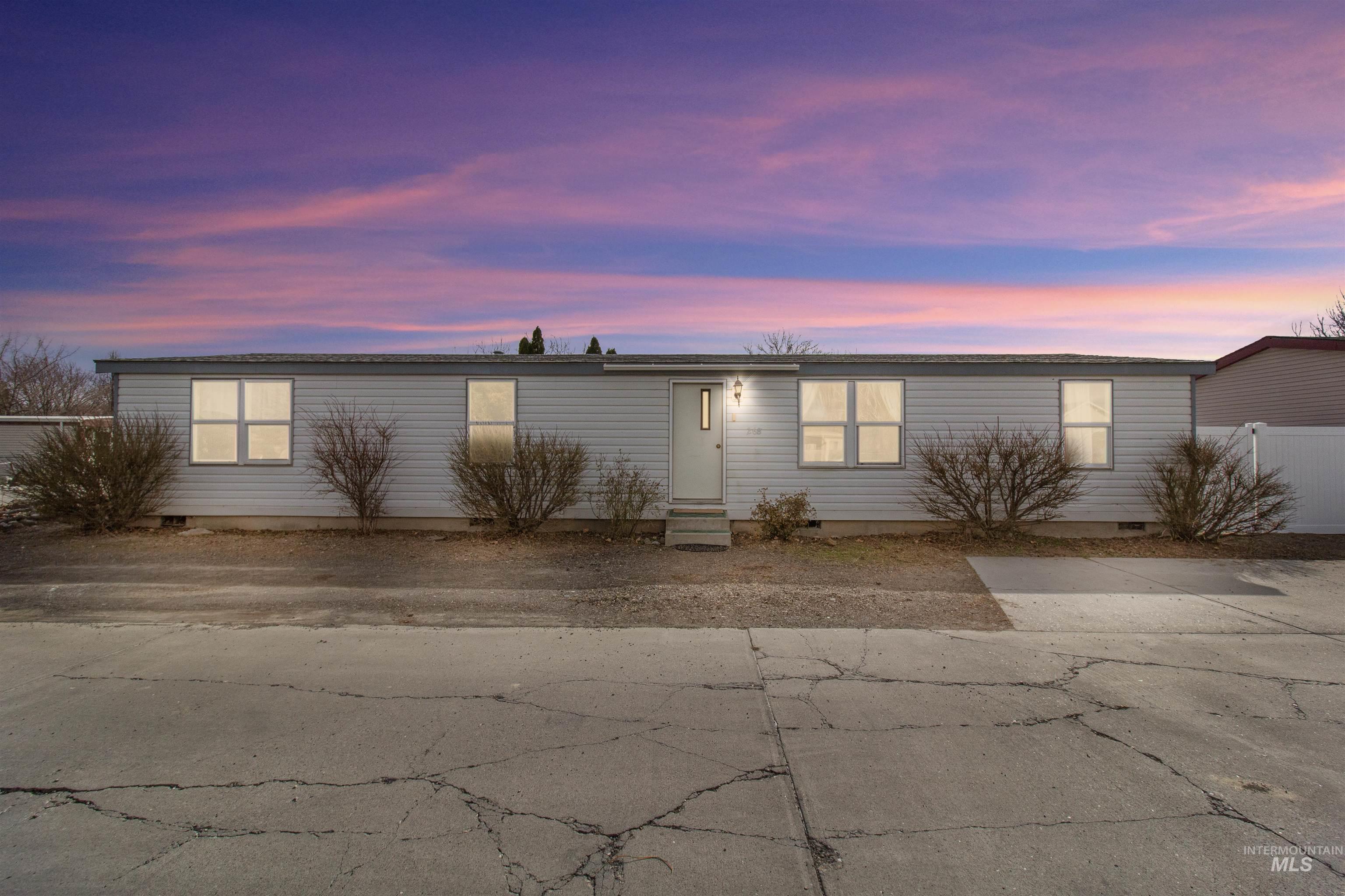 268 Villa Road, Twin Falls, Idaho 83301, 3 Bedrooms, 2 Bathrooms, Residential For Sale, Price $230,000,MLS 98976905