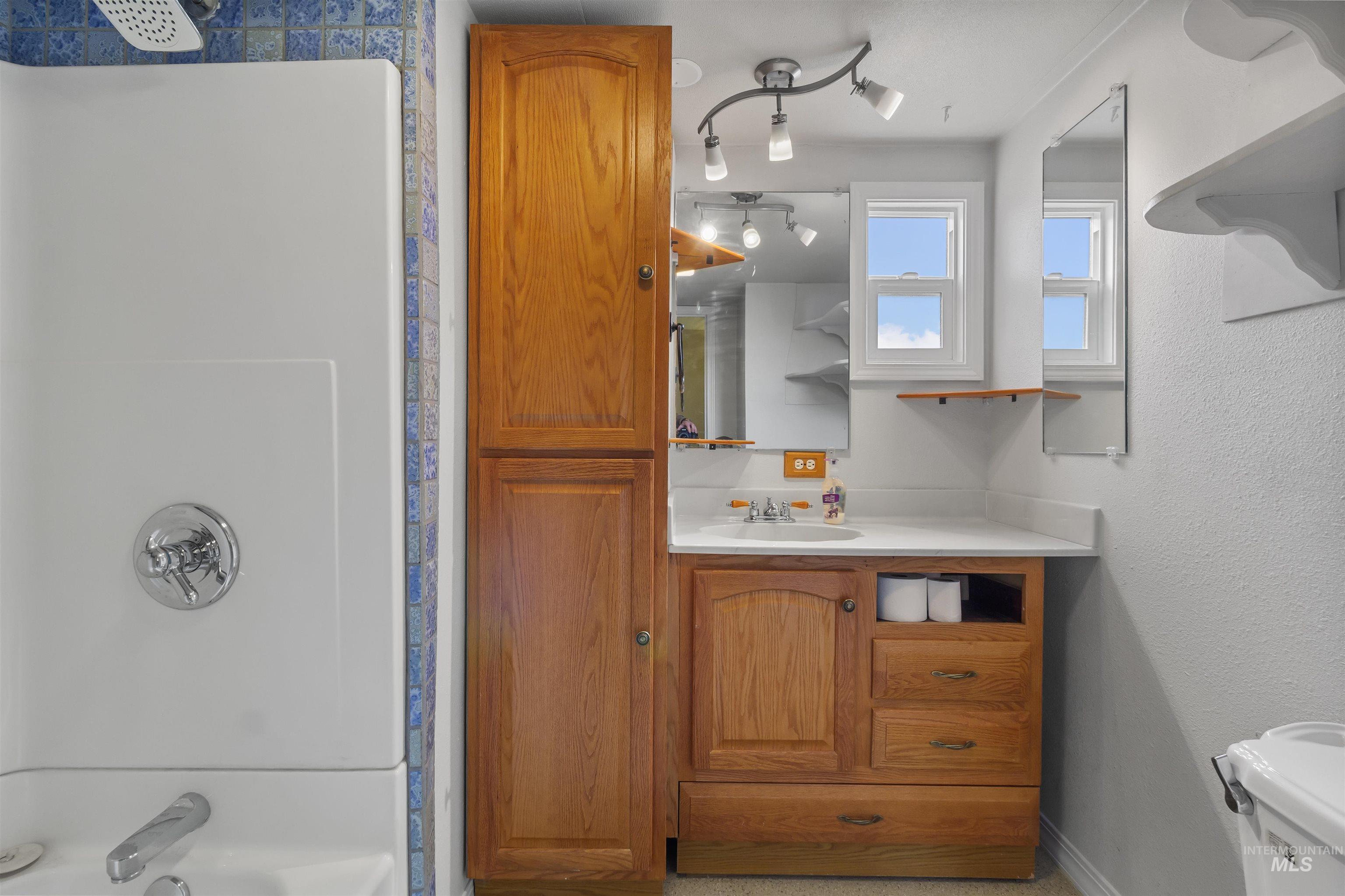 268 Villa Road, Twin Falls, Idaho 83301, 3 Bedrooms, 2 Bathrooms, Residential For Sale, Price $230,000,MLS 98976905