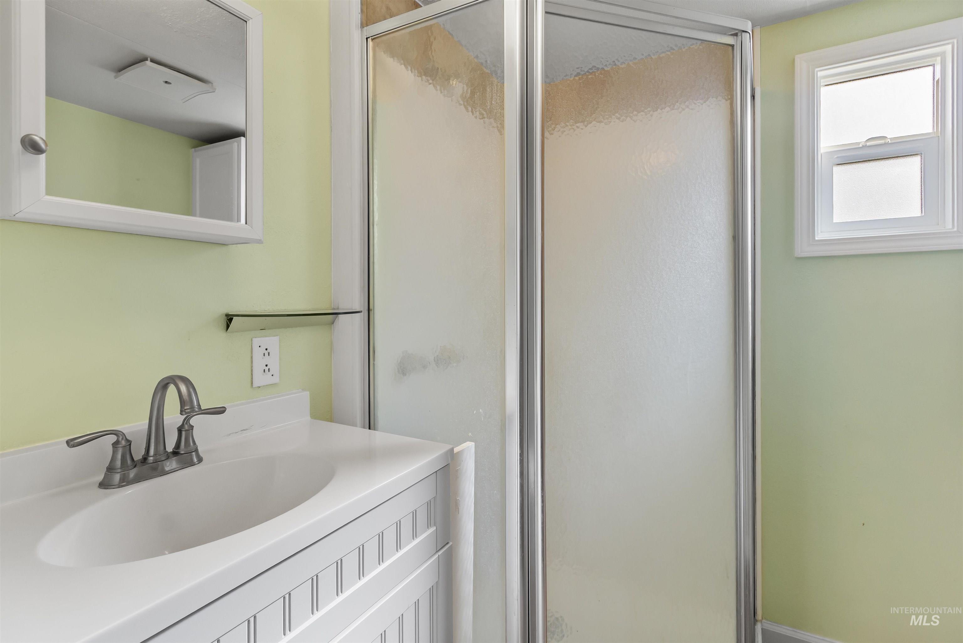 268 Villa Road, Twin Falls, Idaho 83301, 3 Bedrooms, 2 Bathrooms, Residential For Sale, Price $230,000,MLS 98976905