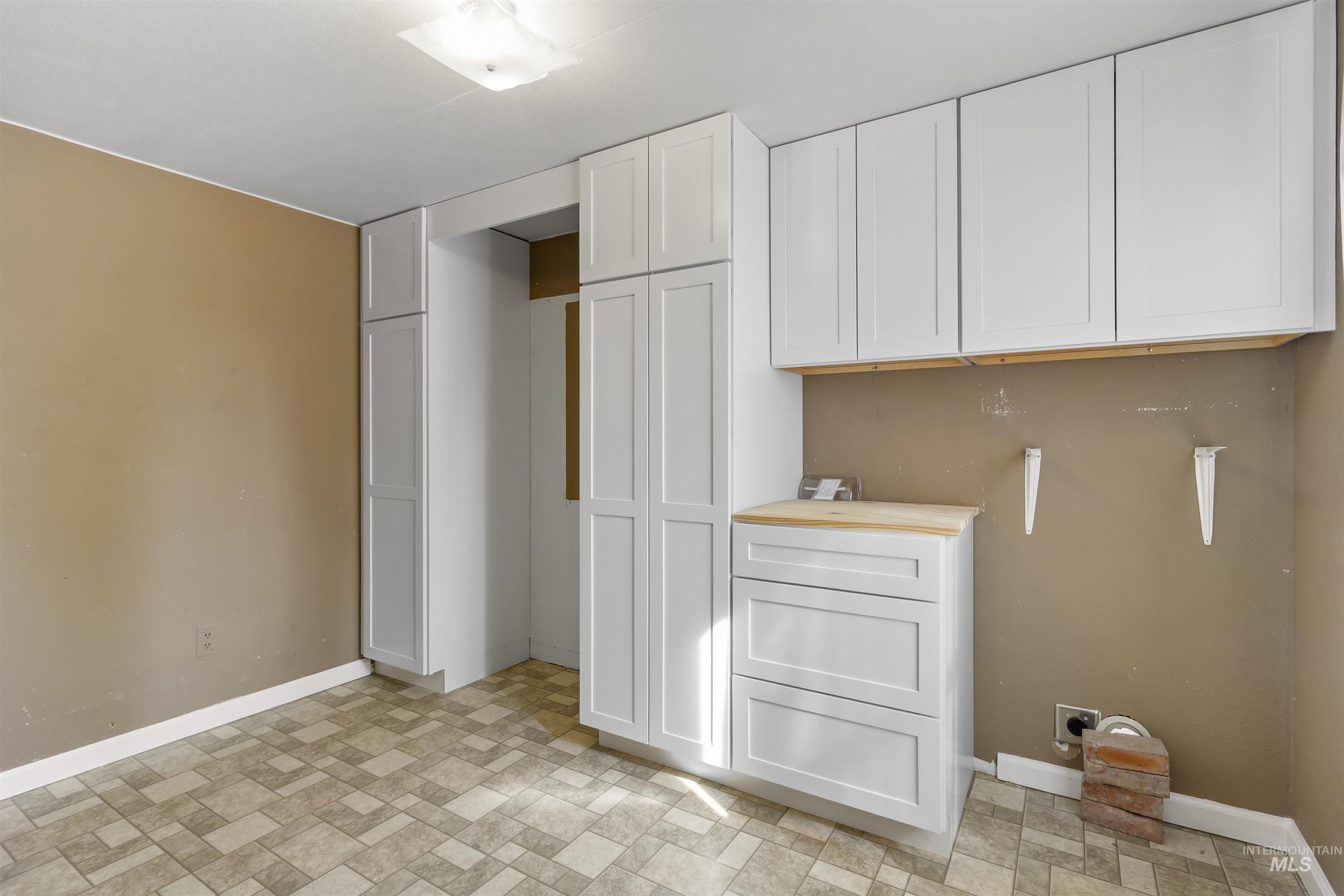 268 Villa Road, Twin Falls, Idaho 83301, 3 Bedrooms, 2 Bathrooms, Residential For Sale, Price $230,000,MLS 98976905