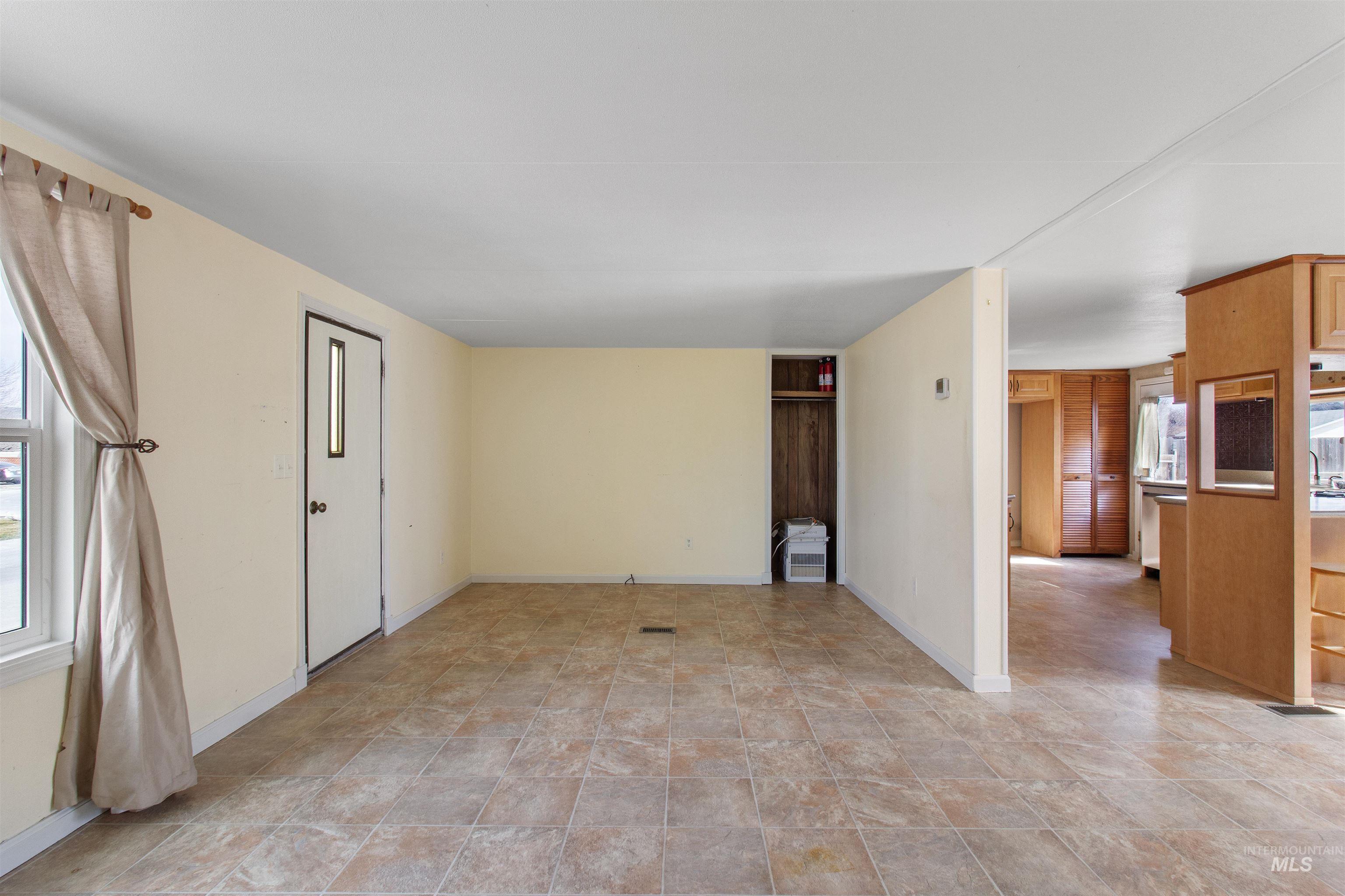 268 Villa Road, Twin Falls, Idaho 83301, 3 Bedrooms, 2 Bathrooms, Residential For Sale, Price $230,000,MLS 98976905