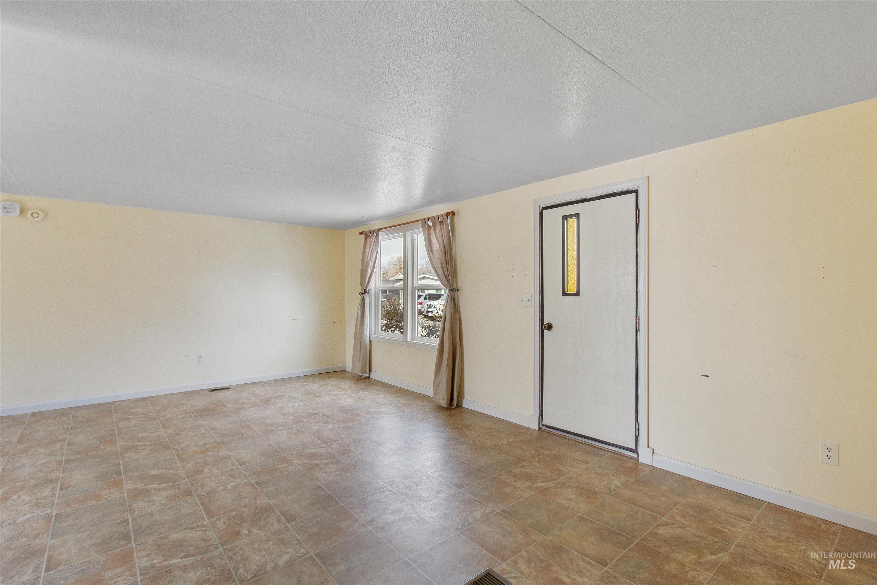 268 Villa Road, Twin Falls, Idaho 83301, 3 Bedrooms, 2 Bathrooms, Residential For Sale, Price $230,000,MLS 98976905