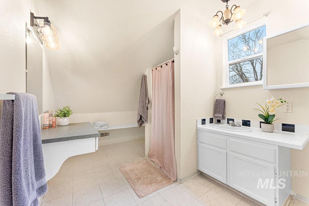 2507 W Regan Ave, Boise, Idaho 83702, 4 Bedrooms, 3.5 Bathrooms, Residential For Sale, Price $675,000,MLS 98976907