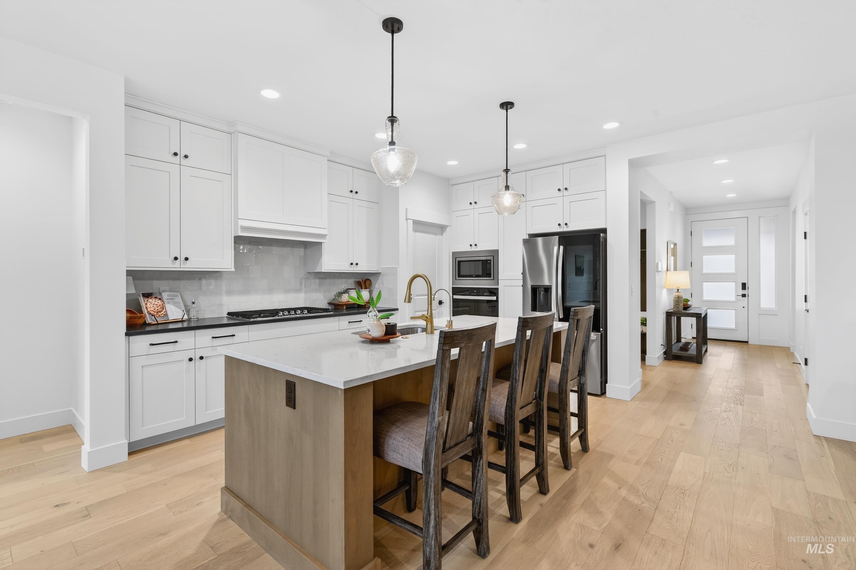 121 S Ziklag Ave, Kuna, Idaho 83634, 3 Bedrooms, 2 Bathrooms, Residential For Sale, Price $545,000,MLS 98976909