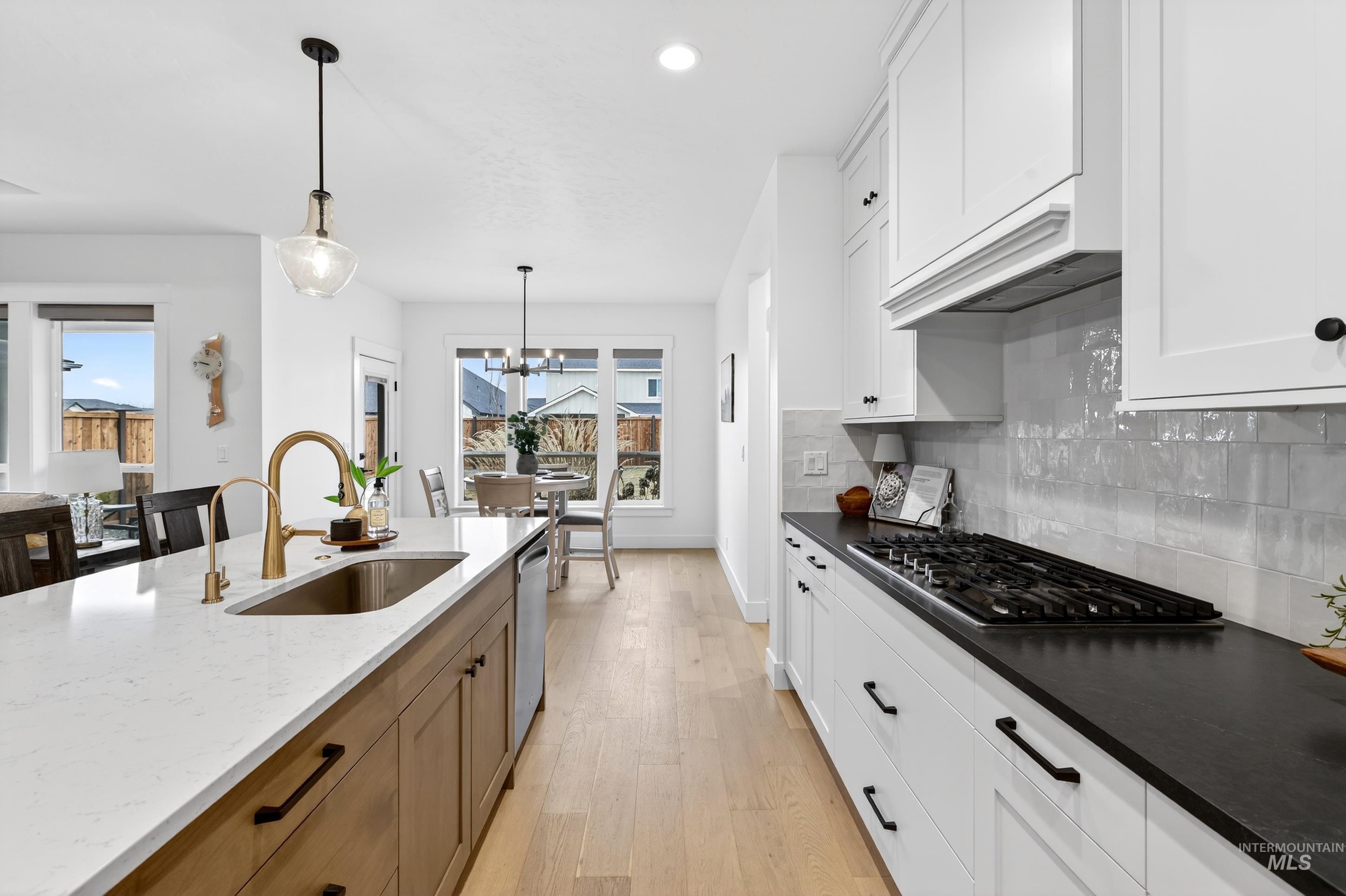 121 S Ziklag Ave, Kuna, Idaho 83634, 3 Bedrooms, 2 Bathrooms, Residential For Sale, Price $545,000,MLS 98976909