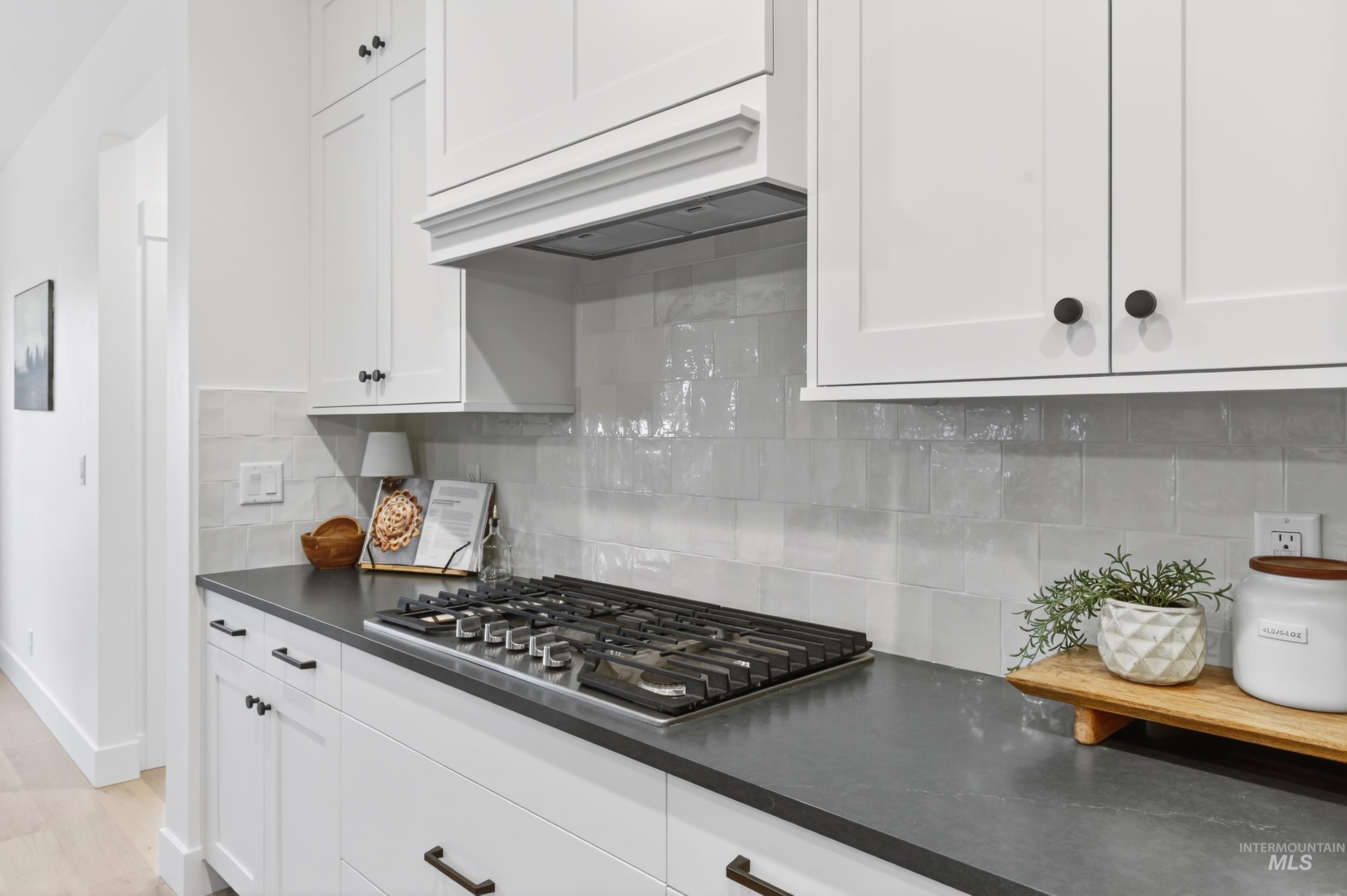 121 S Ziklag Ave, Kuna, Idaho 83634, 3 Bedrooms, 2 Bathrooms, Residential For Sale, Price $545,000,MLS 98976909