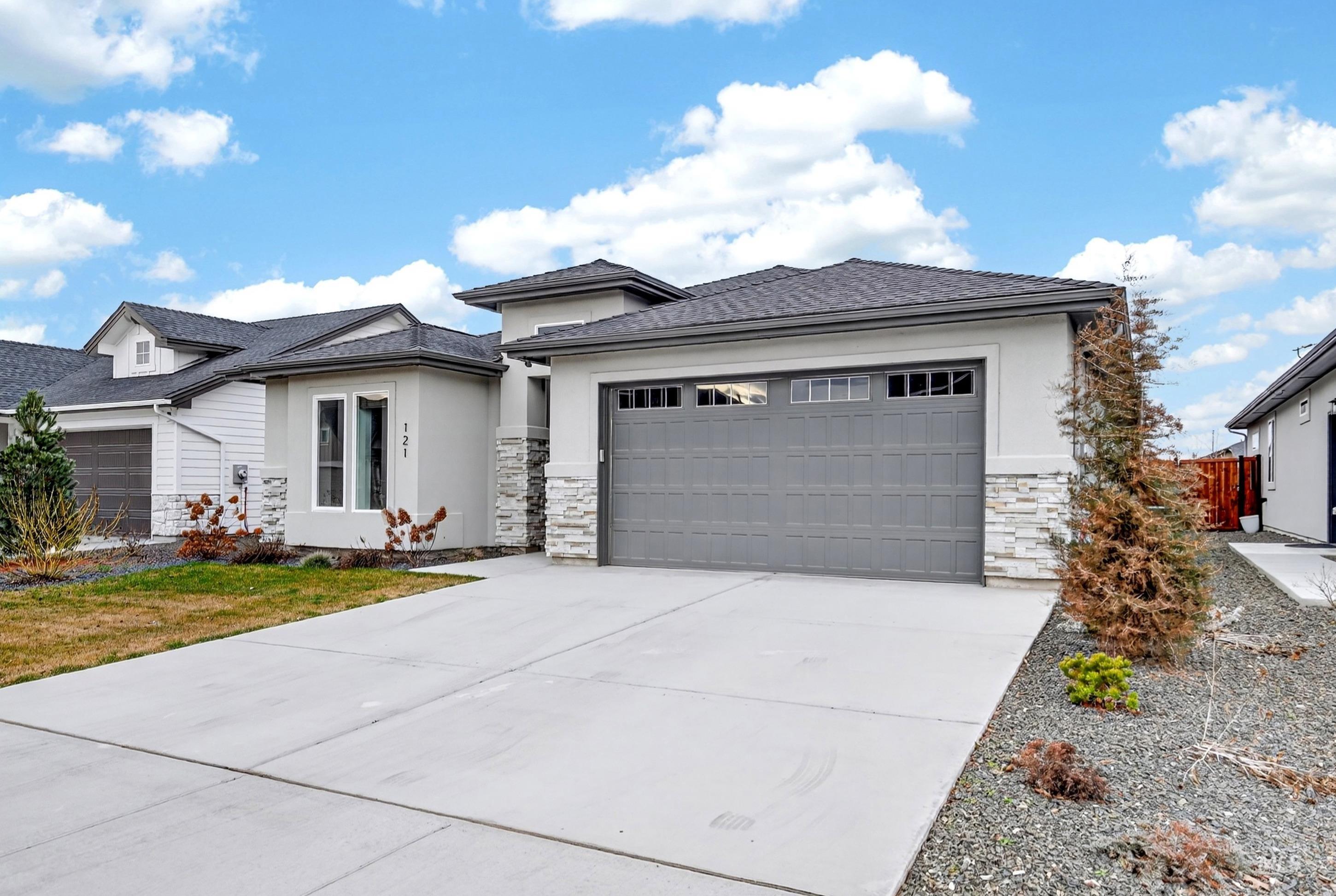 121 S Ziklag Ave, Kuna, Idaho 83634, 3 Bedrooms, 2 Bathrooms, Residential For Sale, Price $545,000,MLS 98976909