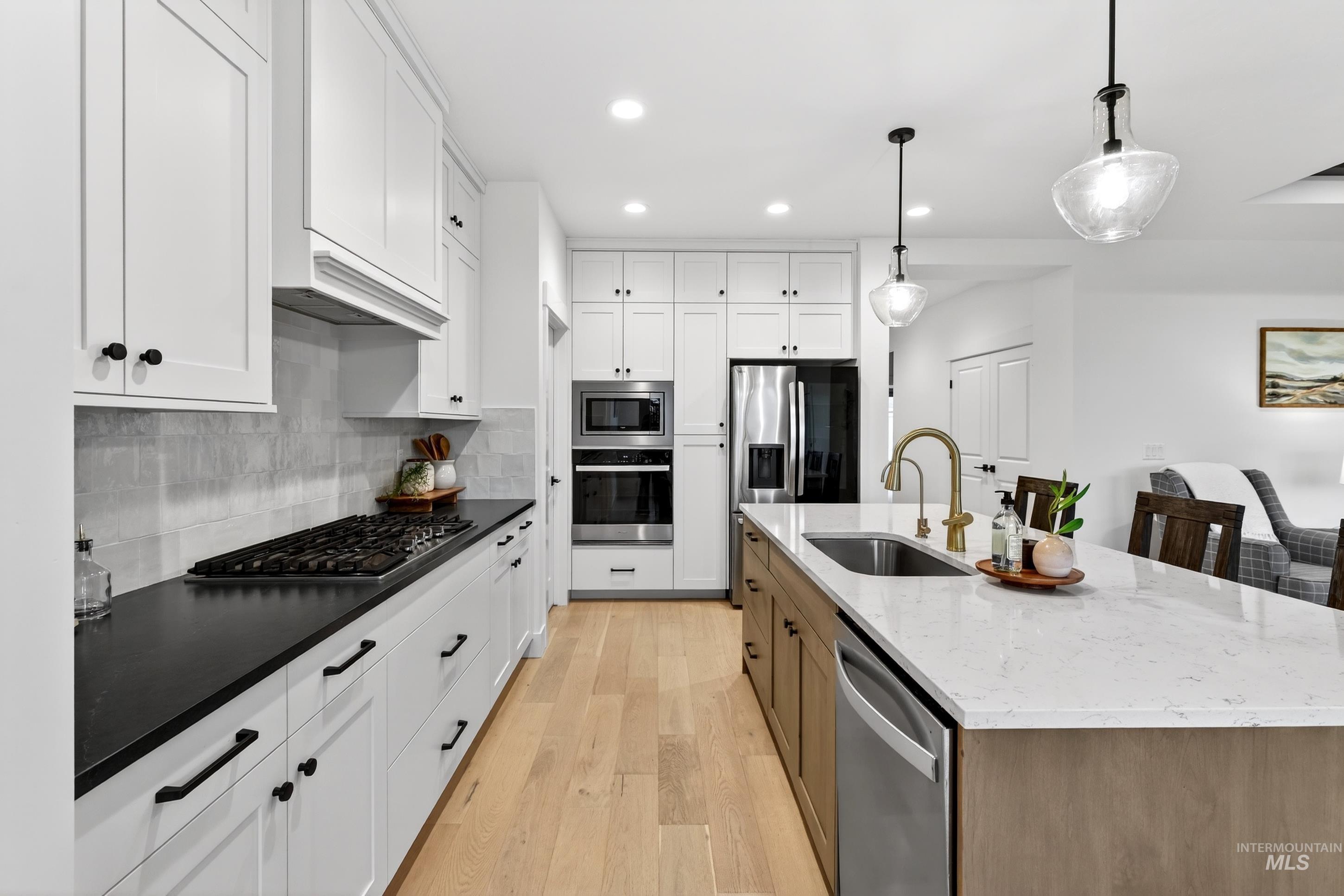 121 S Ziklag Ave, Kuna, Idaho 83634, 3 Bedrooms, 2 Bathrooms, Residential For Sale, Price $545,000,MLS 98976909