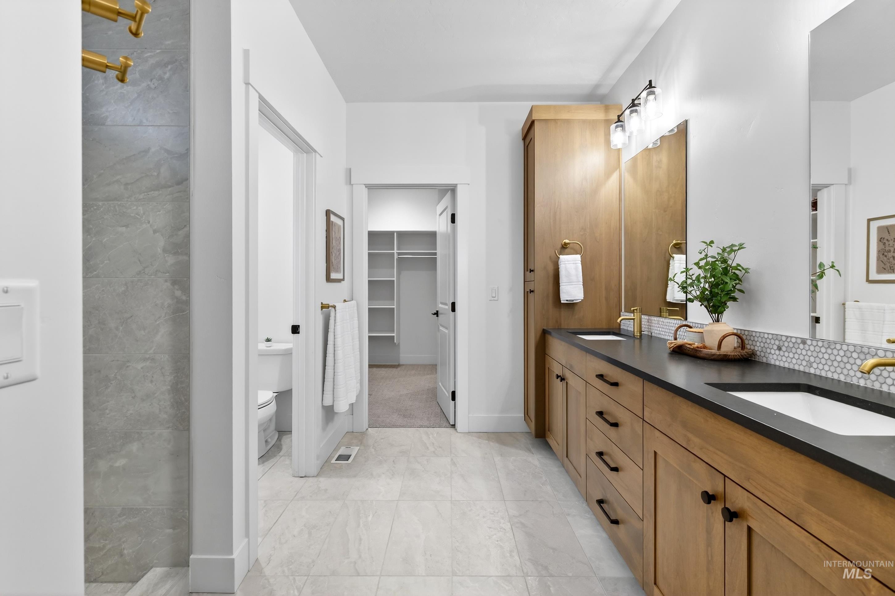 121 S Ziklag Ave, Kuna, Idaho 83634, 3 Bedrooms, 2 Bathrooms, Residential For Sale, Price $545,000,MLS 98976909