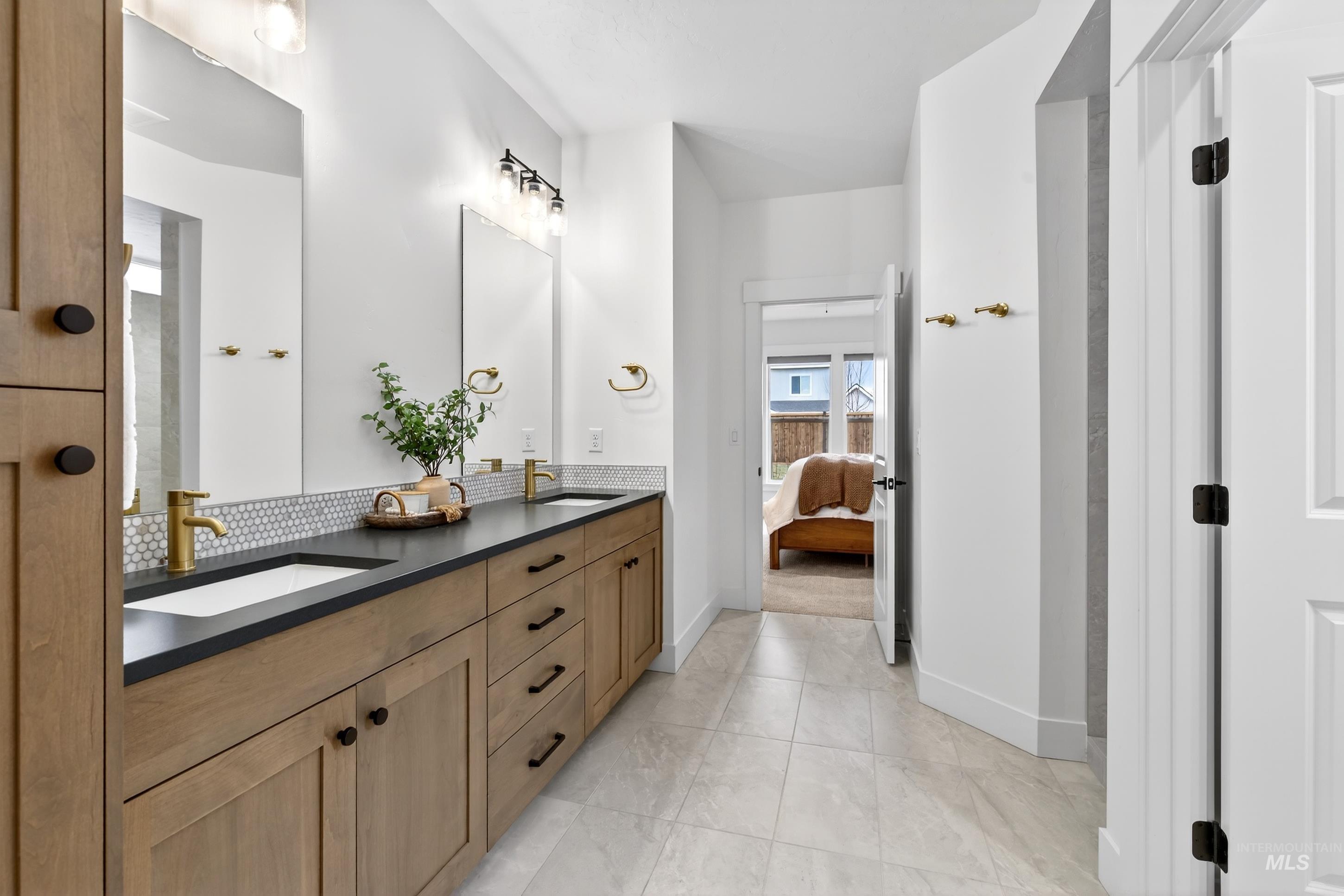 121 S Ziklag Ave, Kuna, Idaho 83634, 3 Bedrooms, 2 Bathrooms, Residential For Sale, Price $545,000,MLS 98976909