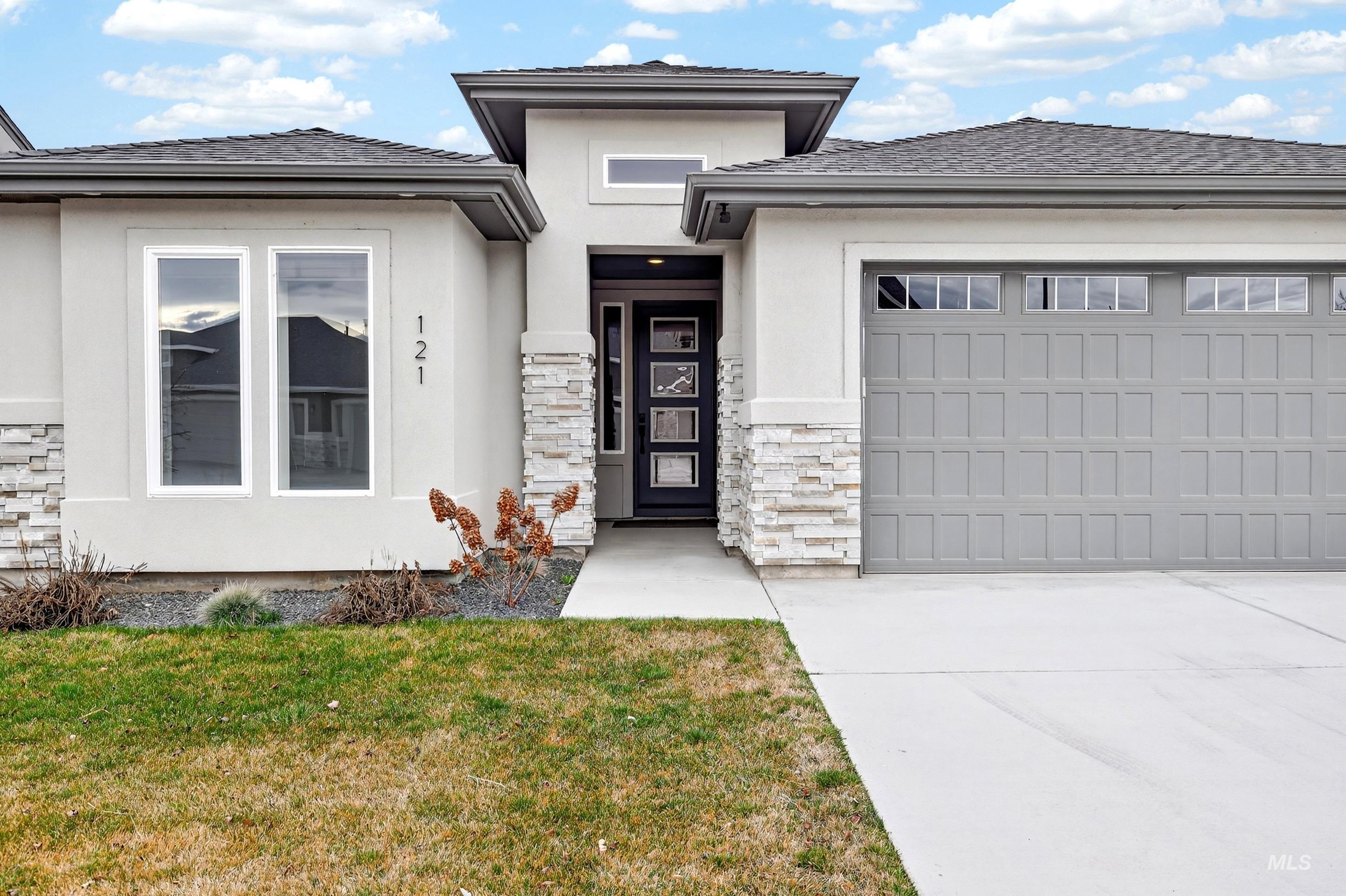 121 S Ziklag Ave, Kuna, Idaho 83634, 3 Bedrooms, 2 Bathrooms, Residential For Sale, Price $545,000,MLS 98976909