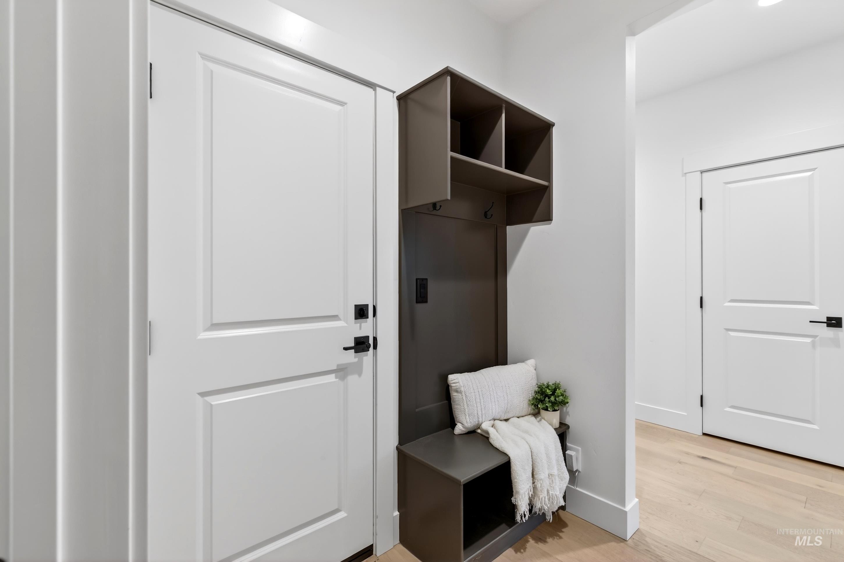 121 S Ziklag Ave, Kuna, Idaho 83634, 3 Bedrooms, 2 Bathrooms, Residential For Sale, Price $545,000,MLS 98976909