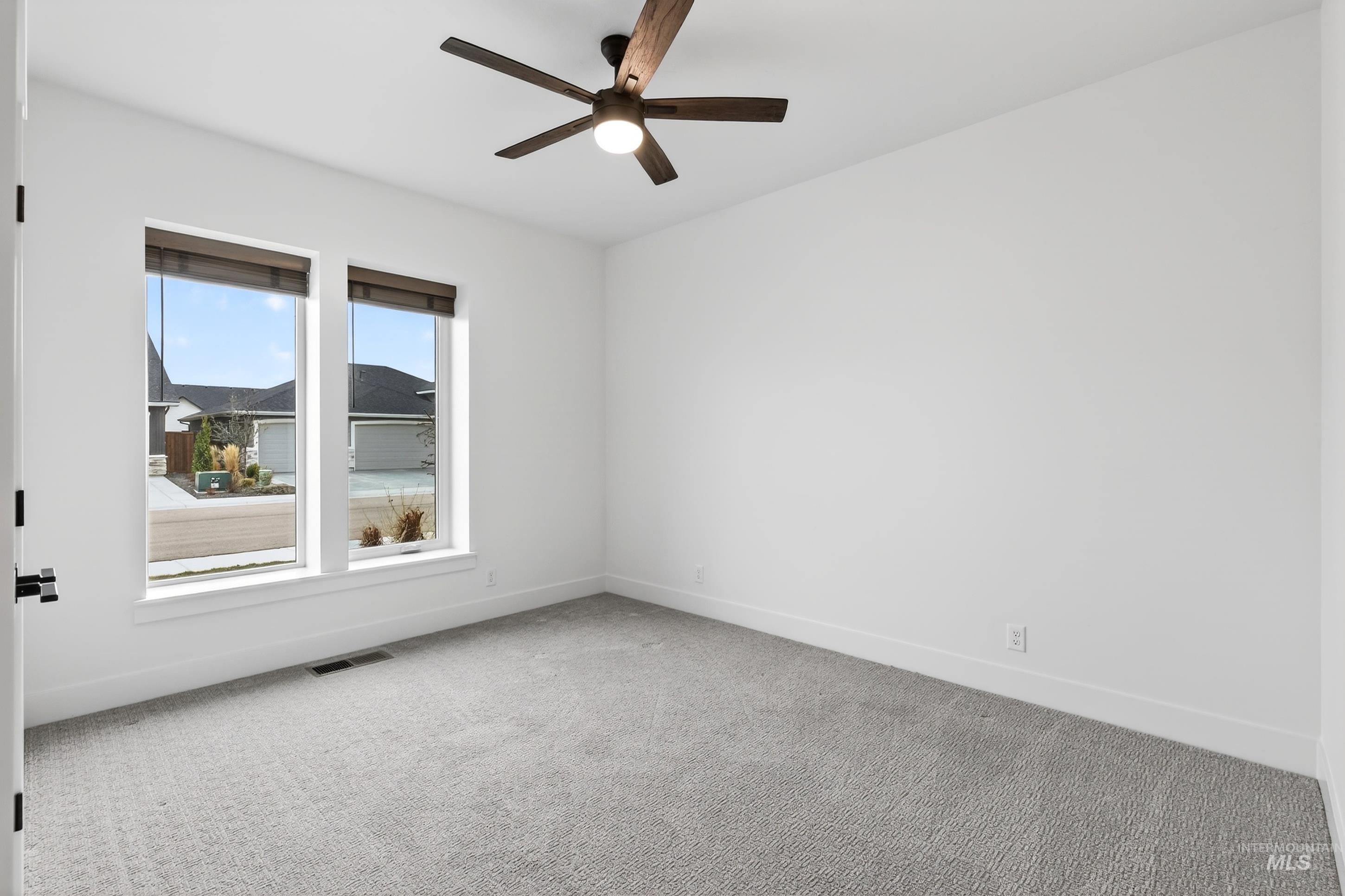 121 S Ziklag Ave, Kuna, Idaho 83634, 3 Bedrooms, 2 Bathrooms, Residential For Sale, Price $545,000,MLS 98976909