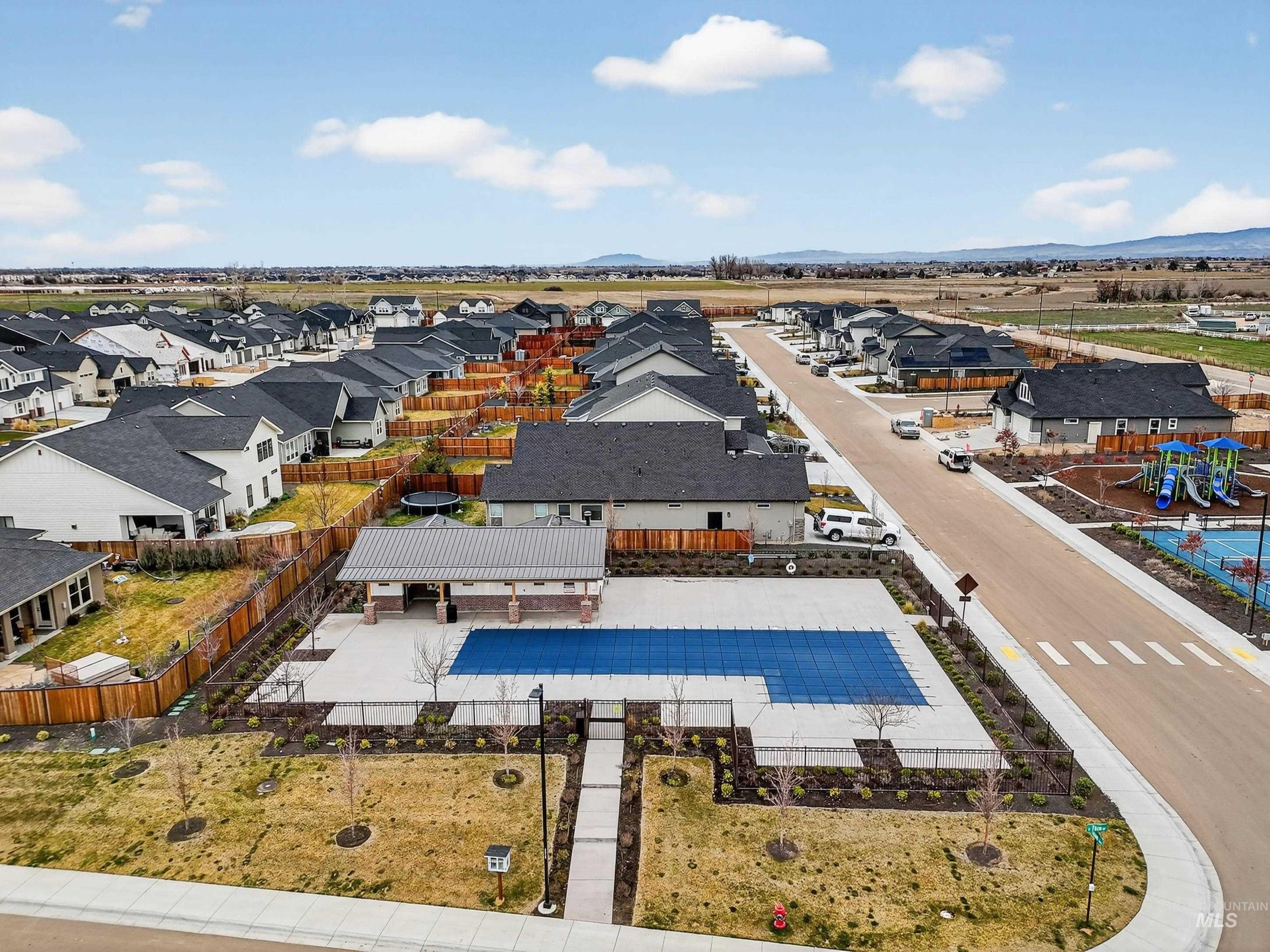 121 S Ziklag Ave, Kuna, Idaho 83634, 3 Bedrooms, 2 Bathrooms, Residential For Sale, Price $545,000,MLS 98976909