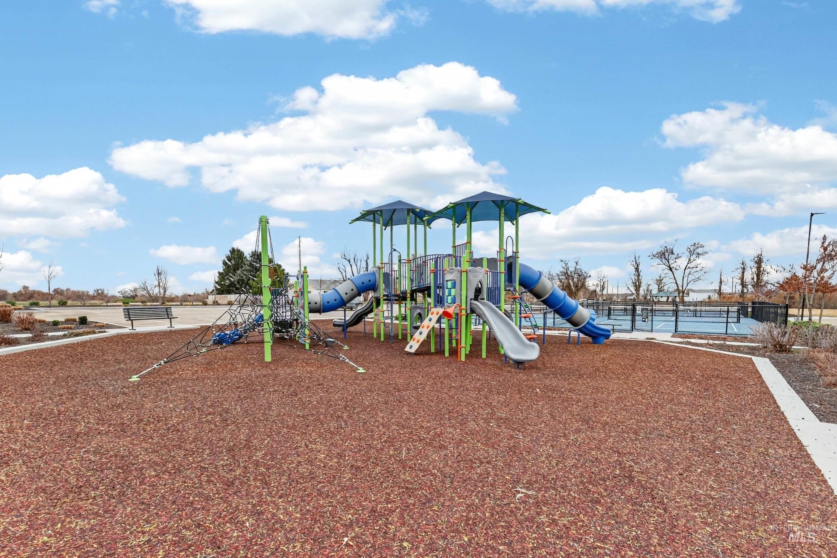 121 S Ziklag Ave, Kuna, Idaho 83634, 3 Bedrooms, 2 Bathrooms, Residential For Sale, Price $545,000,MLS 98976909