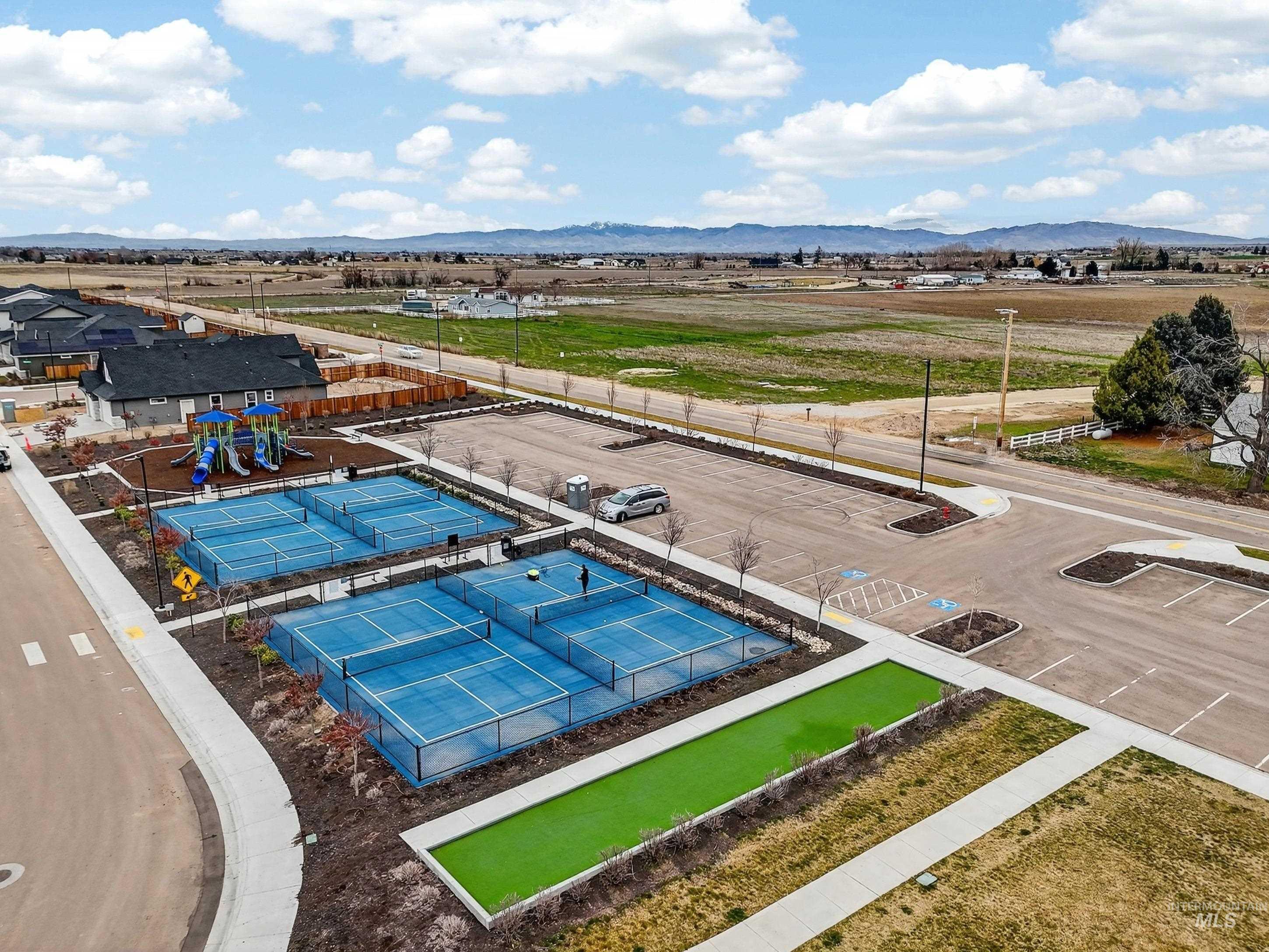 121 S Ziklag Ave, Kuna, Idaho 83634, 3 Bedrooms, 2 Bathrooms, Residential For Sale, Price $545,000,MLS 98976909