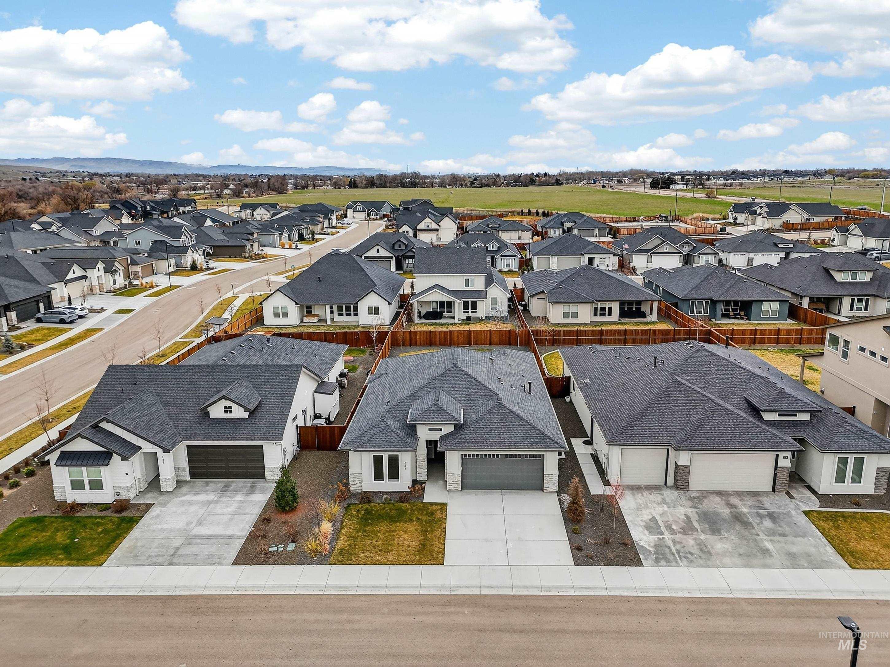 121 S Ziklag Ave, Kuna, Idaho 83634, 3 Bedrooms, 2 Bathrooms, Residential For Sale, Price $545,000,MLS 98976909