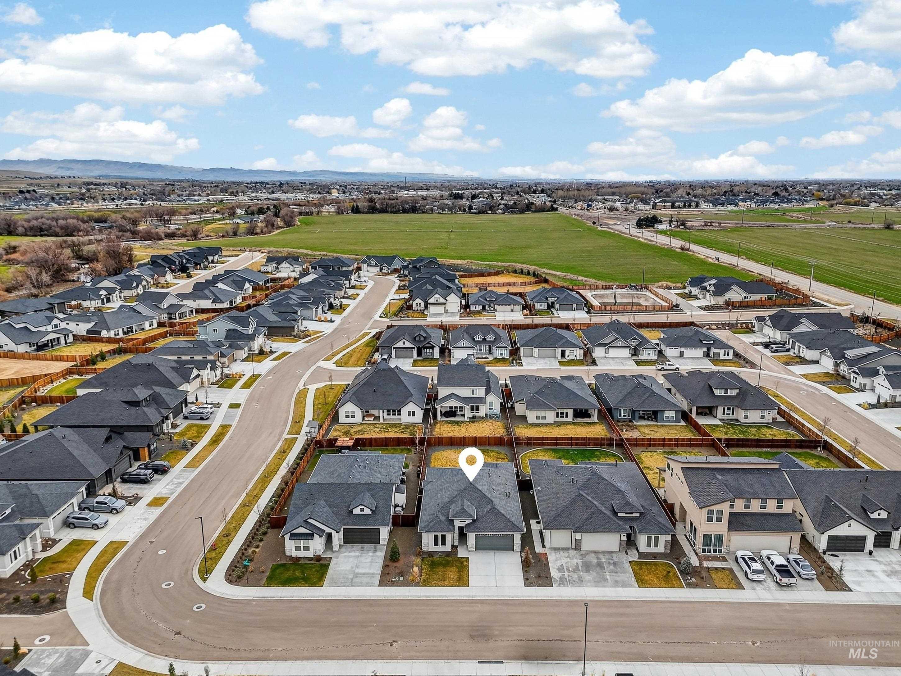 121 S Ziklag Ave, Kuna, Idaho 83634, 3 Bedrooms, 2 Bathrooms, Residential For Sale, Price $545,000,MLS 98976909