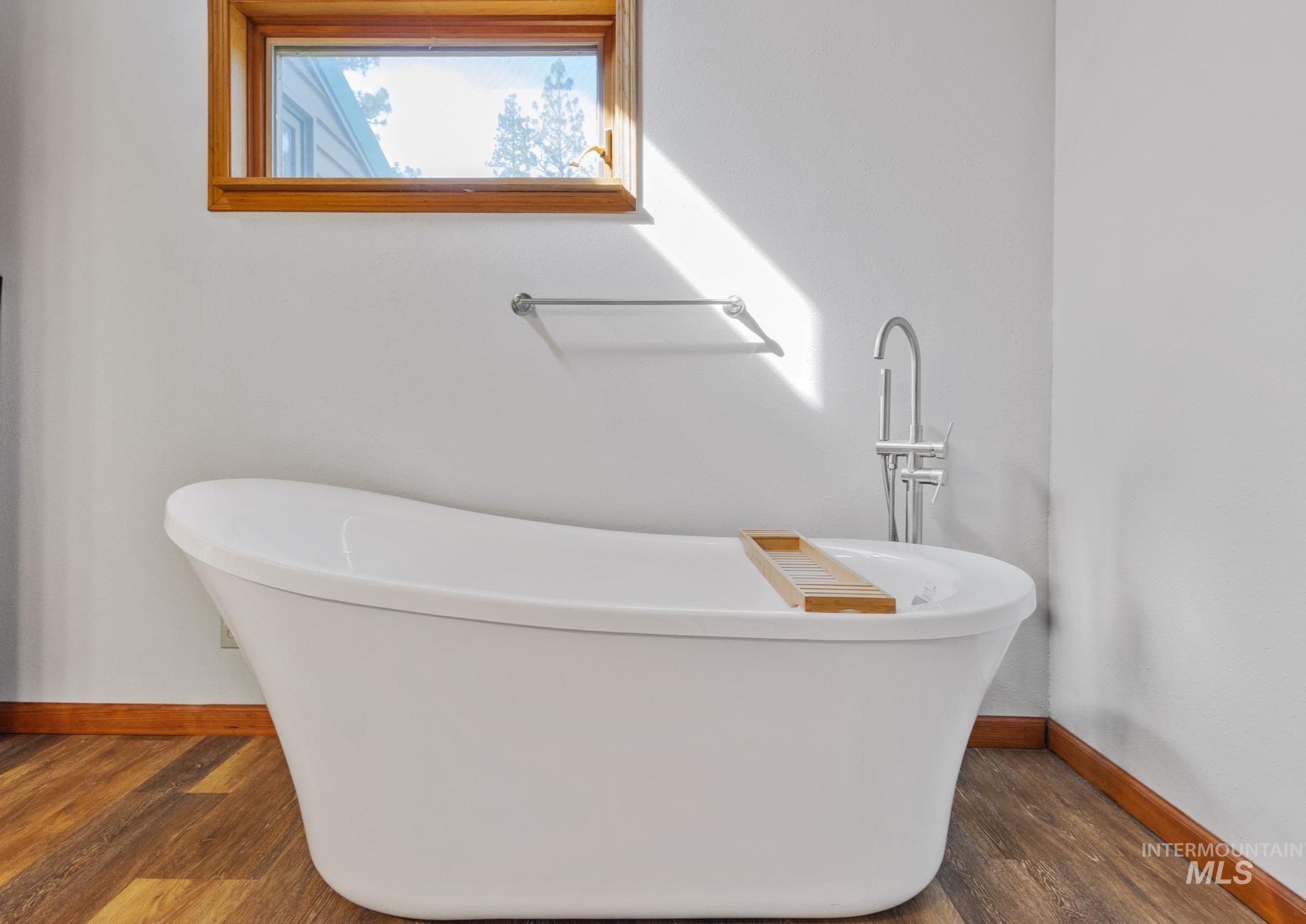 7 Elderberry Circle, Idaho City, Idaho 83631, 3 Bedrooms, 2 Bathrooms, Residential For Sale, Price $529,000,MLS 98976912