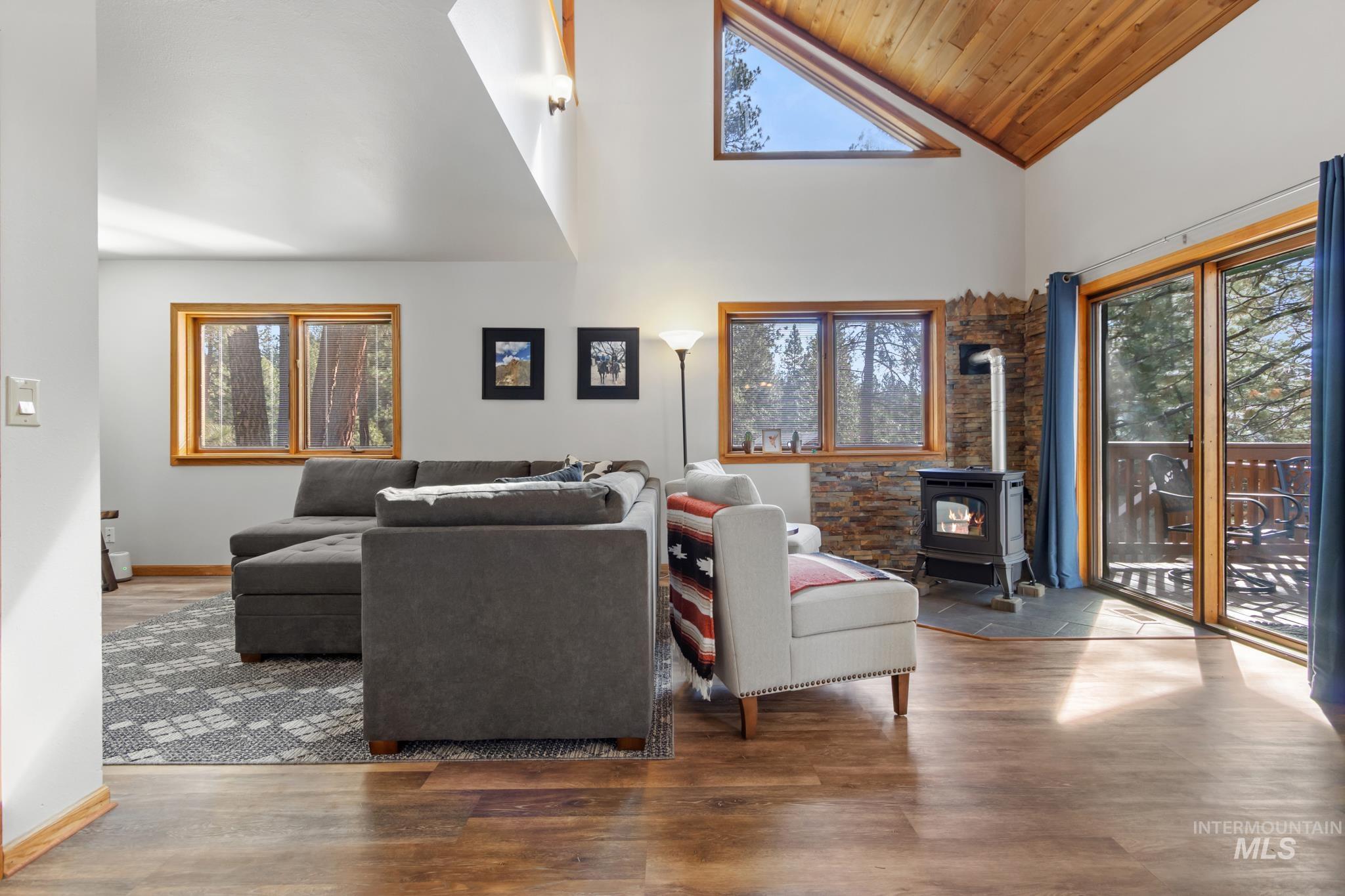 7 Elderberry Circle, Idaho City, Idaho 83631, 3 Bedrooms, 2 Bathrooms, Residential For Sale, Price $529,000,MLS 98976912