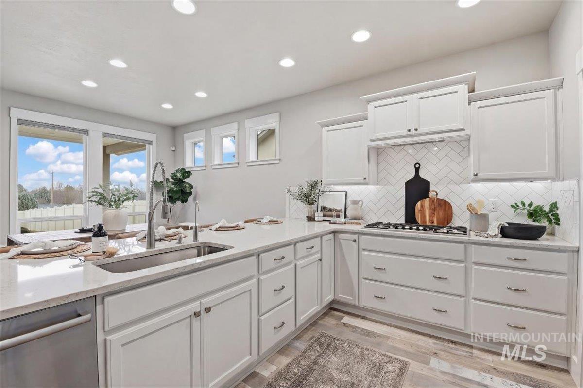 7691 W Hill Rd, Boise, Idaho 83714, 3 Bedrooms, 3 Bathrooms, Residential For Sale, Price $750,000,MLS 98976918