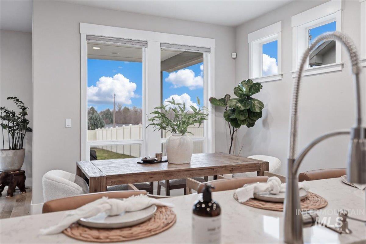 7691 W Hill Rd, Boise, Idaho 83714, 3 Bedrooms, 3 Bathrooms, Residential For Sale, Price $750,000,MLS 98976918