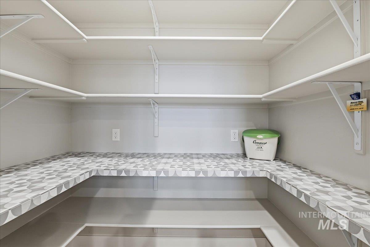 7691 W Hill Rd, Boise, Idaho 83714, 3 Bedrooms, 3 Bathrooms, Residential For Sale, Price $750,000,MLS 98976918