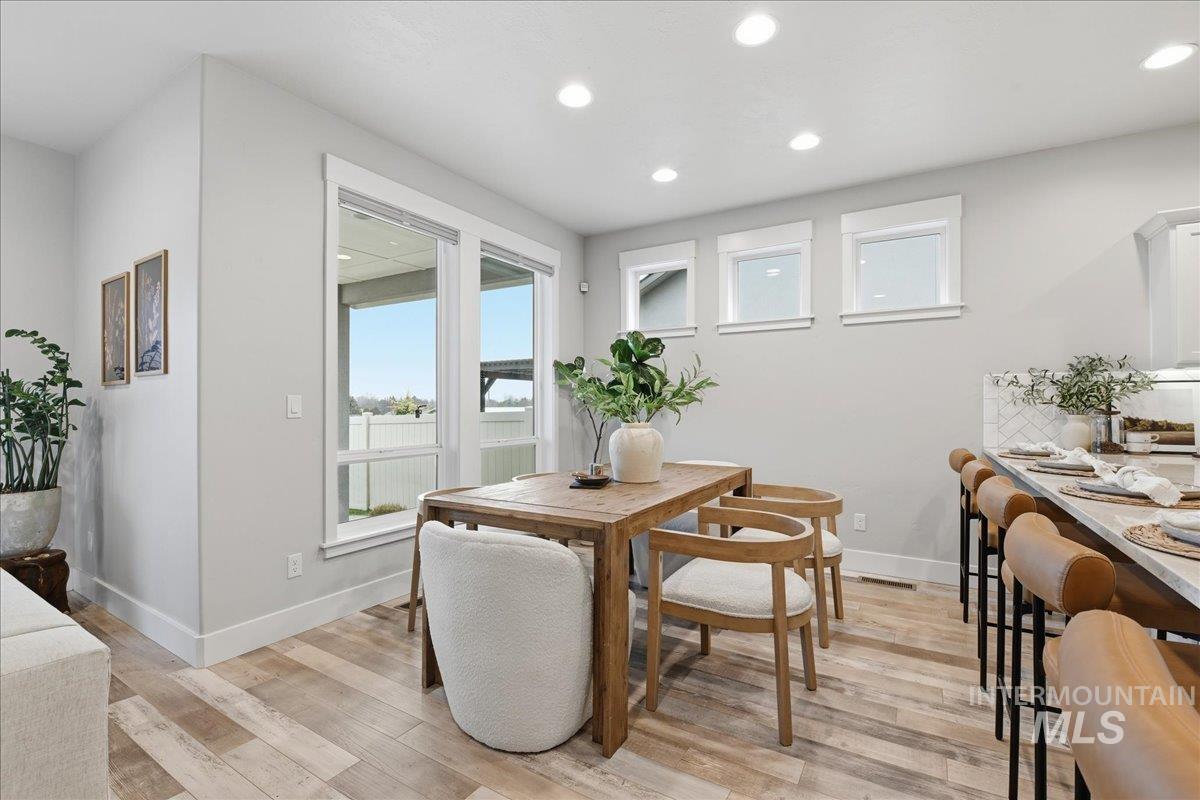 7691 W Hill Rd, Boise, Idaho 83714, 3 Bedrooms, 3 Bathrooms, Residential For Sale, Price $750,000,MLS 98976918