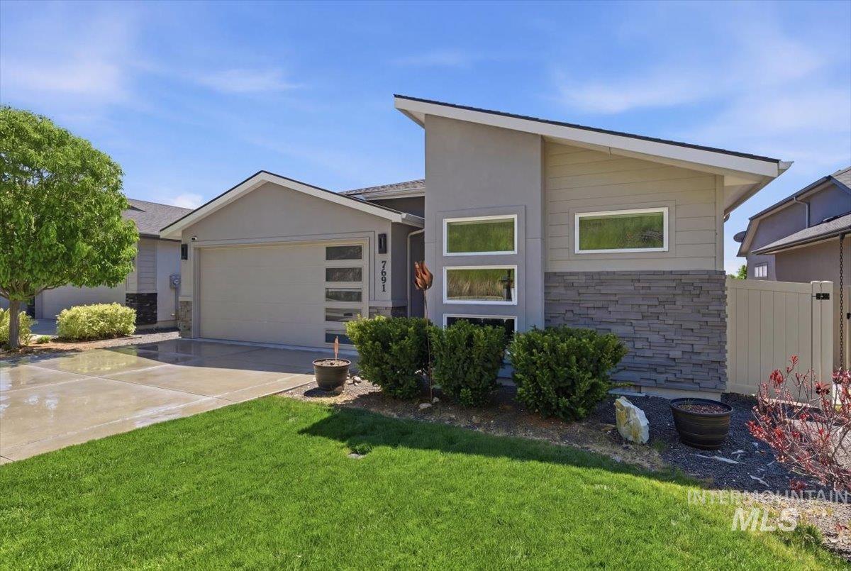 7691 W Hill Rd, Boise, Idaho 83714, 3 Bedrooms, 3 Bathrooms, Residential For Sale, Price $739,990, 98976918