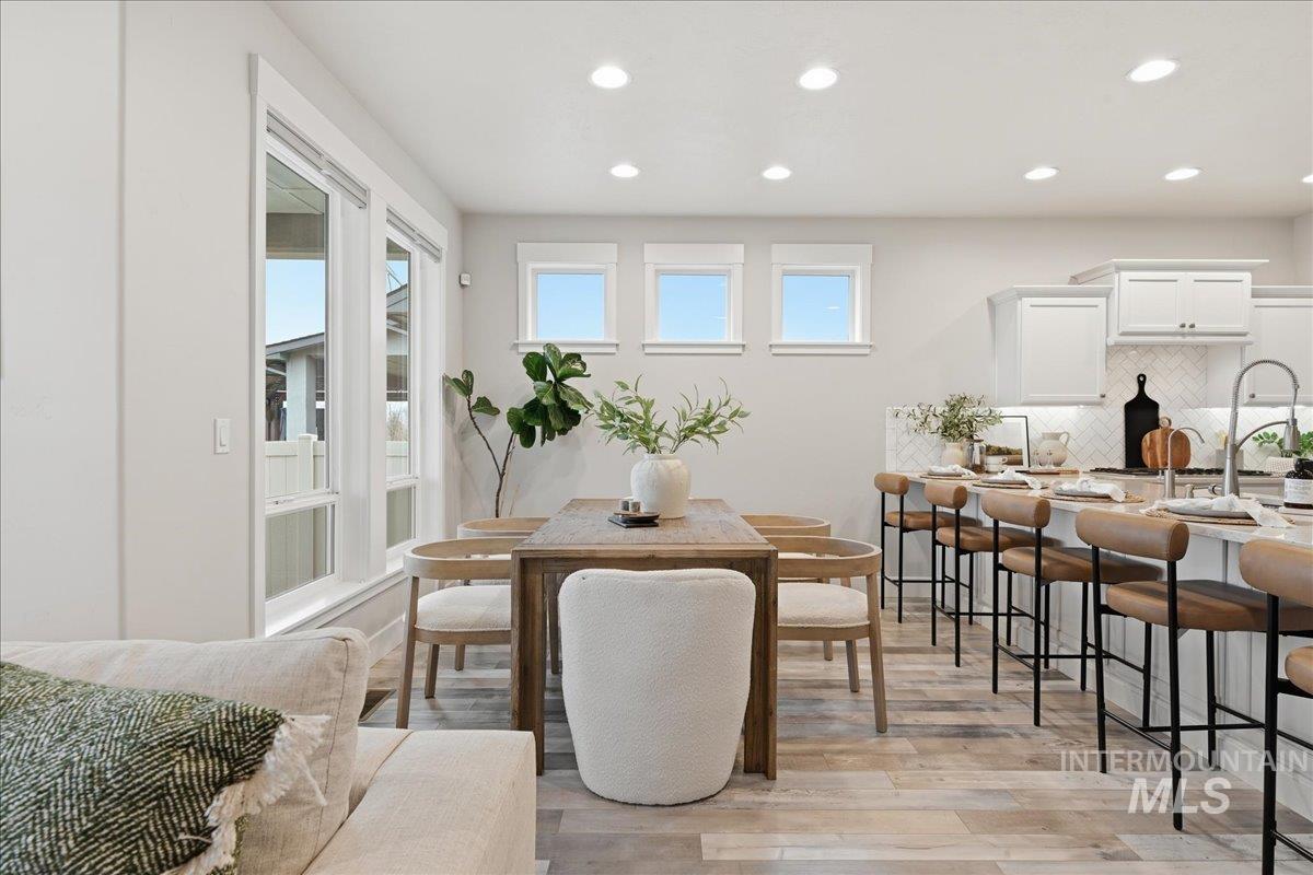 7691 W Hill Rd, Boise, Idaho 83714, 3 Bedrooms, 3 Bathrooms, Residential For Sale, Price $750,000,MLS 98976918