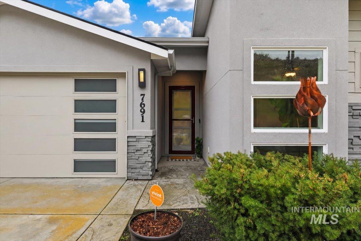 7691 W Hill Rd, Boise, Idaho 83714, 3 Bedrooms, 3 Bathrooms, Residential For Sale, Price $750,000,MLS 98976918
