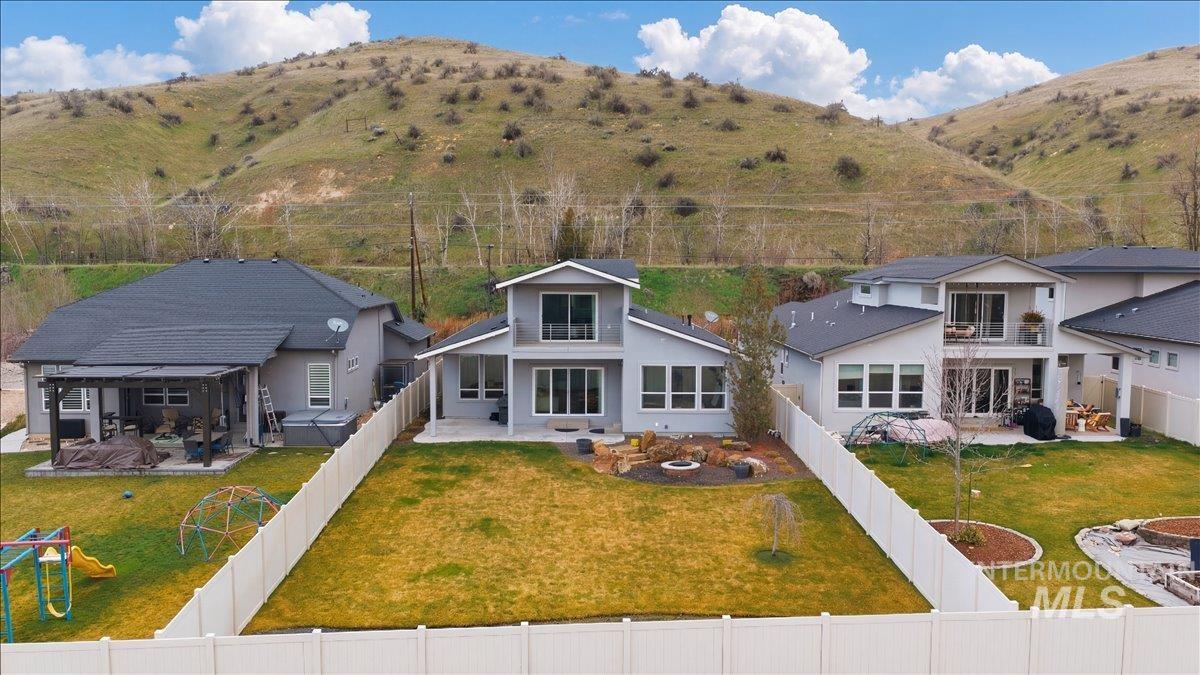7691 W Hill Rd, Boise, Idaho 83714, 3 Bedrooms, 3 Bathrooms, Residential For Sale, Price $750,000,MLS 98976918