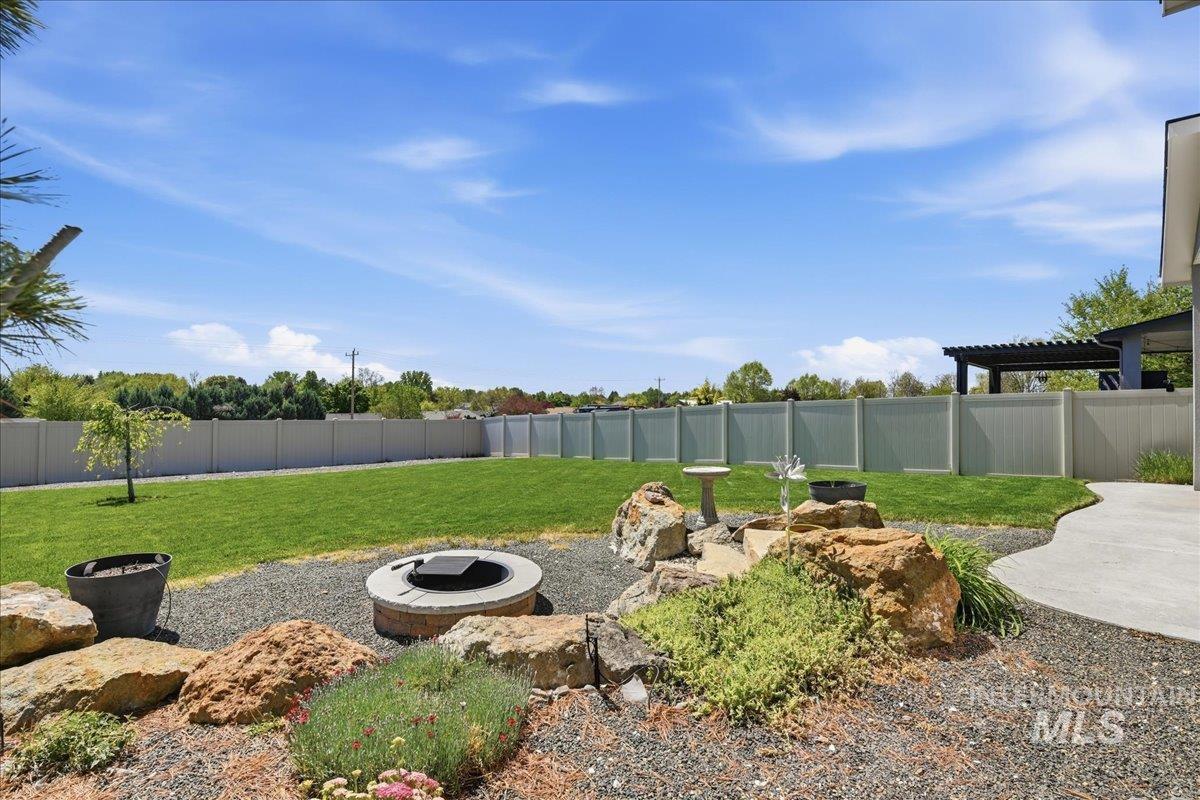 7691 W Hill Rd, Boise, Idaho 83714, 3 Bedrooms, 3 Bathrooms, Residential For Sale, Price $739,990, 98976918