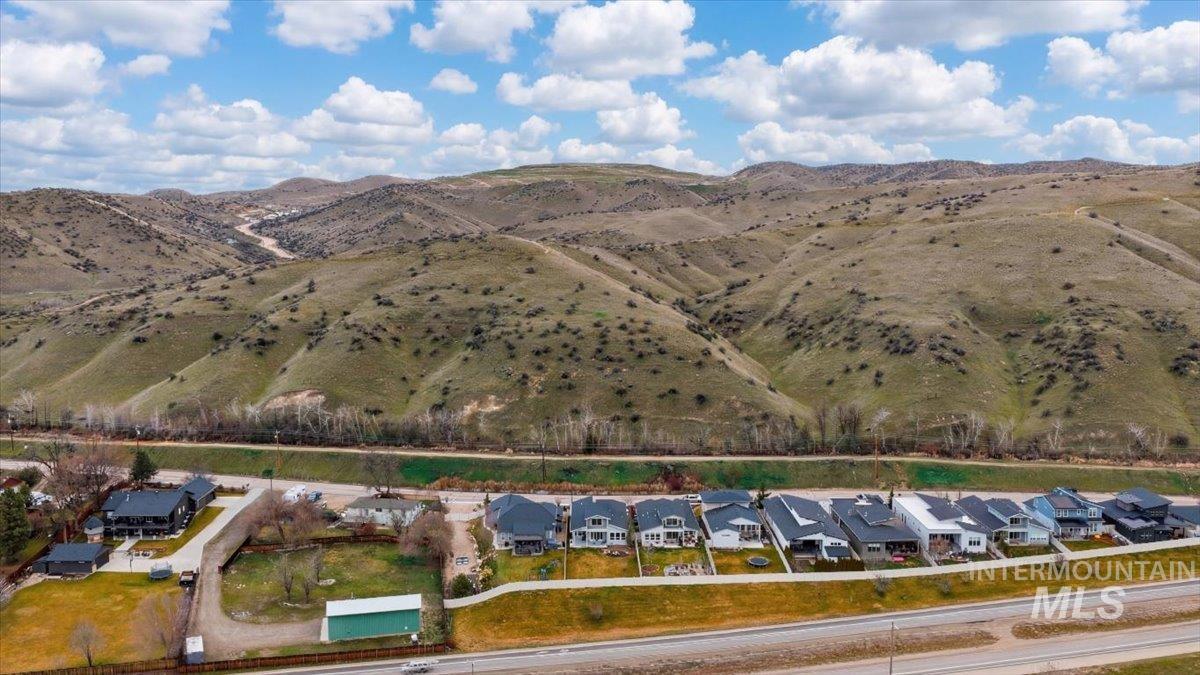 7691 W Hill Rd, Boise, Idaho 83714, 3 Bedrooms, 3 Bathrooms, Residential For Sale, Price $750,000,MLS 98976918