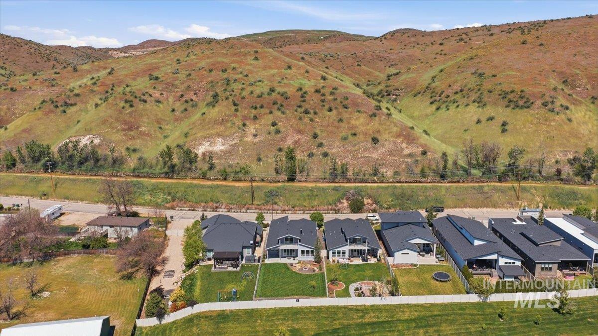 7691 W Hill Rd, Boise, Idaho 83714, 3 Bedrooms, 3 Bathrooms, Residential For Sale, Price $739,990, 98976918