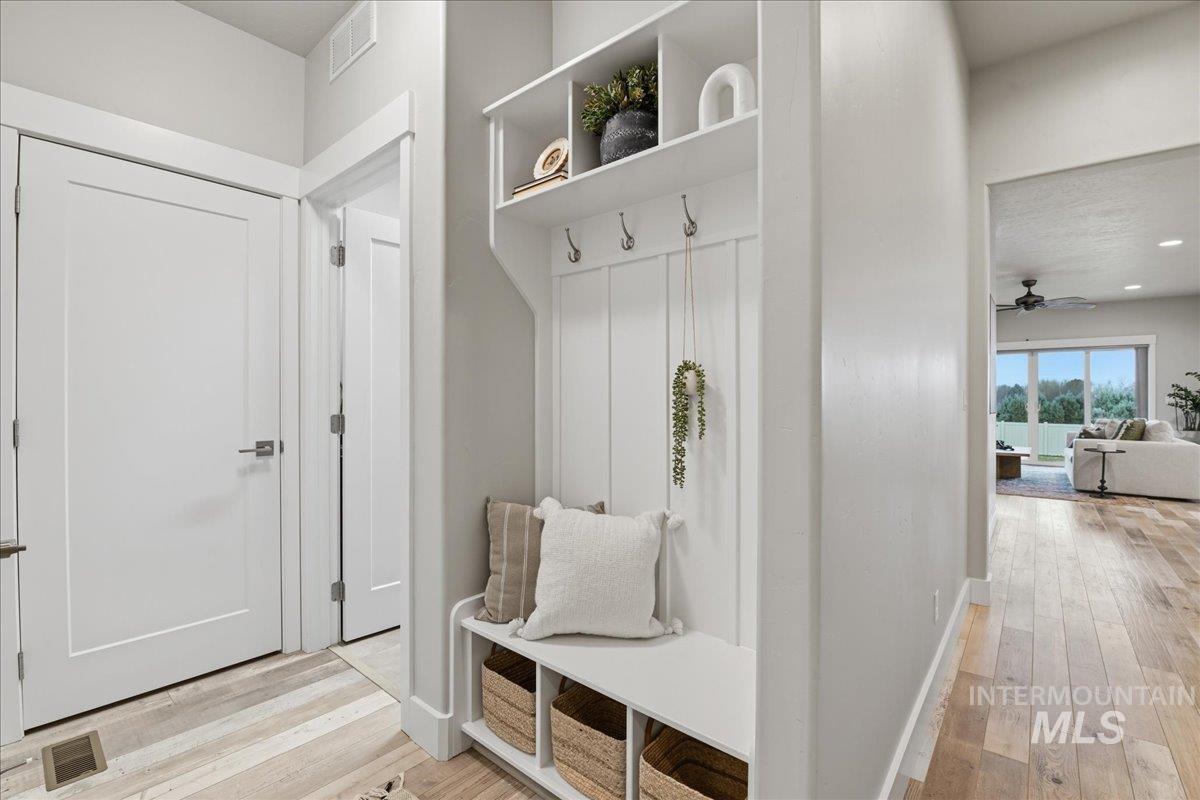 7691 W Hill Rd, Boise, Idaho 83714, 3 Bedrooms, 3 Bathrooms, Residential For Sale, Price $750,000,MLS 98976918