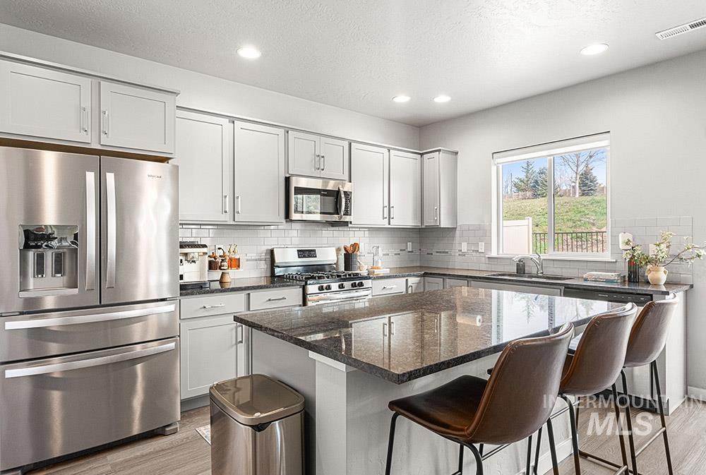 164 N Caracaras Way, Eagle, Idaho 83616, 4 Bedrooms, 2.5 Bathrooms, Residential For Sale, Price $589,990,MLS 98976923