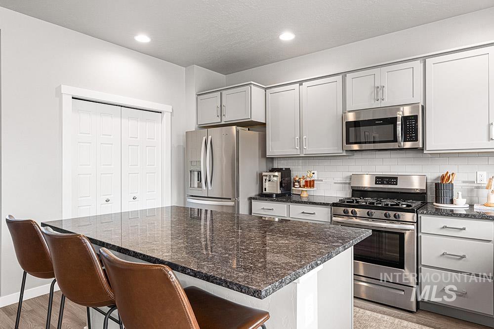 164 N Caracaras Way, Eagle, Idaho 83616, 4 Bedrooms, 2.5 Bathrooms, Residential For Sale, Price $589,990,MLS 98976923