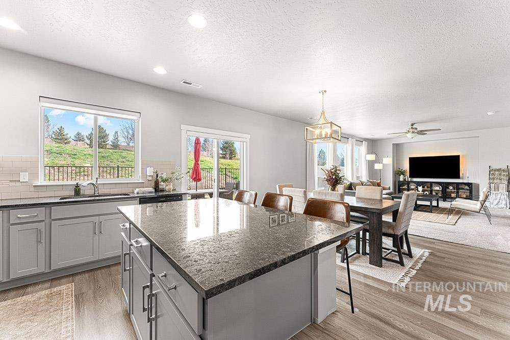 164 N Caracaras Way, Eagle, Idaho 83616, 4 Bedrooms, 2.5 Bathrooms, Residential For Sale, Price $589,990,MLS 98976923