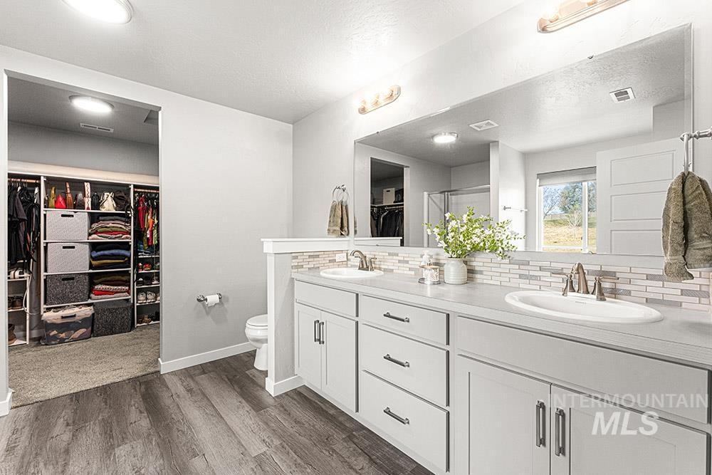 164 N Caracaras Way, Eagle, Idaho 83616, 4 Bedrooms, 2.5 Bathrooms, Residential For Sale, Price $589,990,MLS 98976923